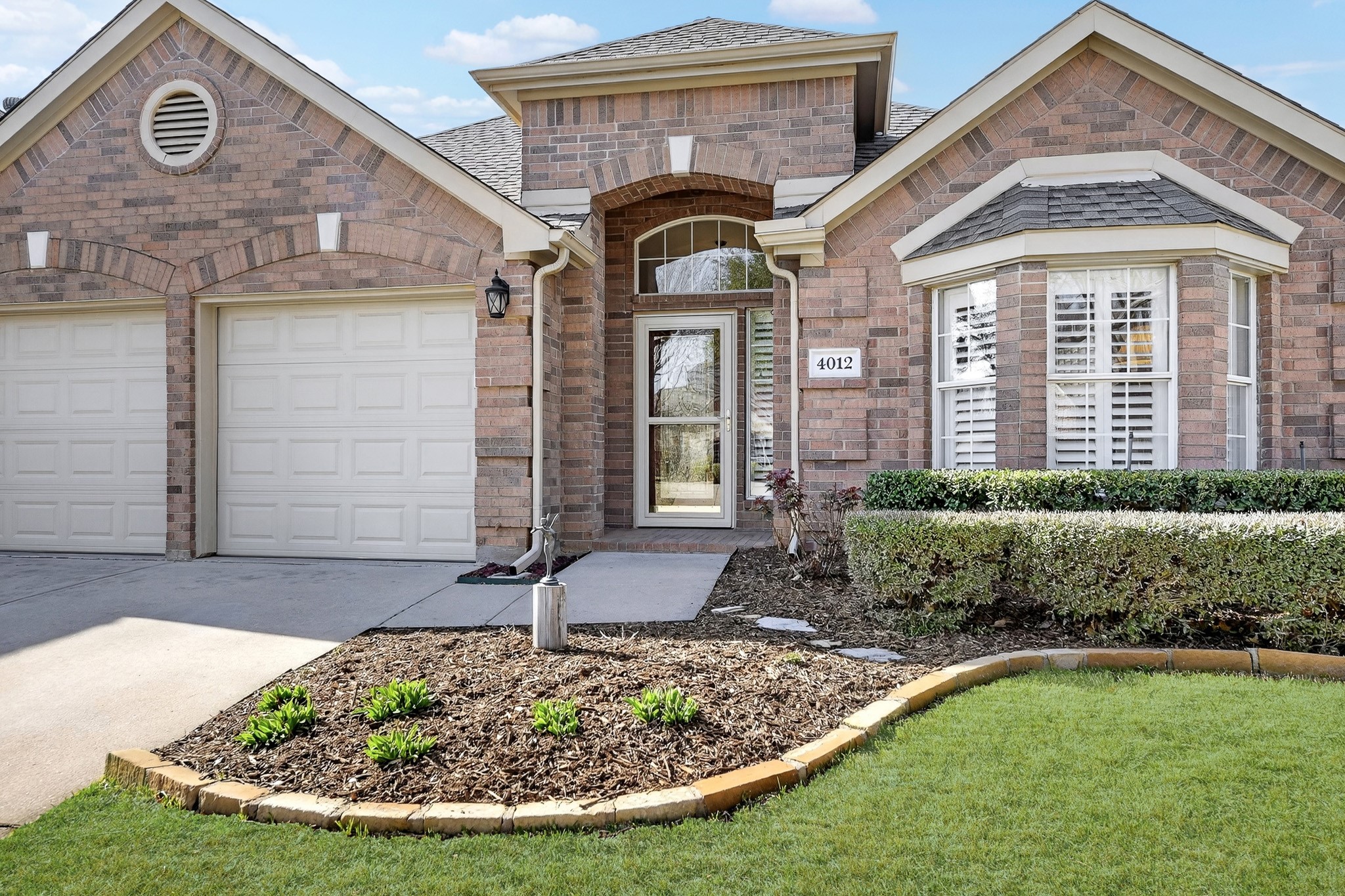 Property photo 01 of 4012 Kenwood Drive, Flower Mound, TX 75022 | MLS #21160548