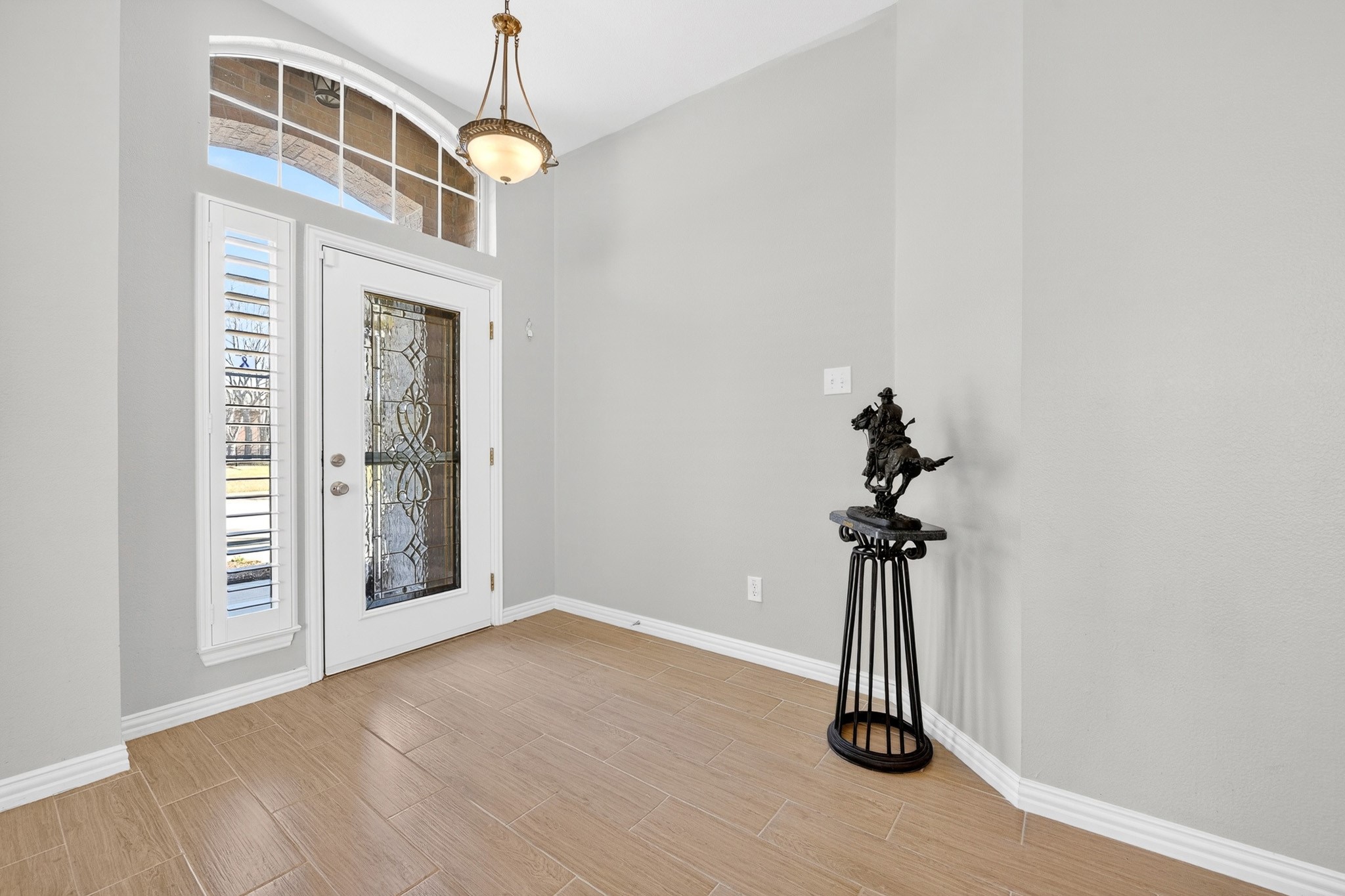 Property photo 03 of 4012 Kenwood Drive, Flower Mound, TX 75022 | MLS #21160548