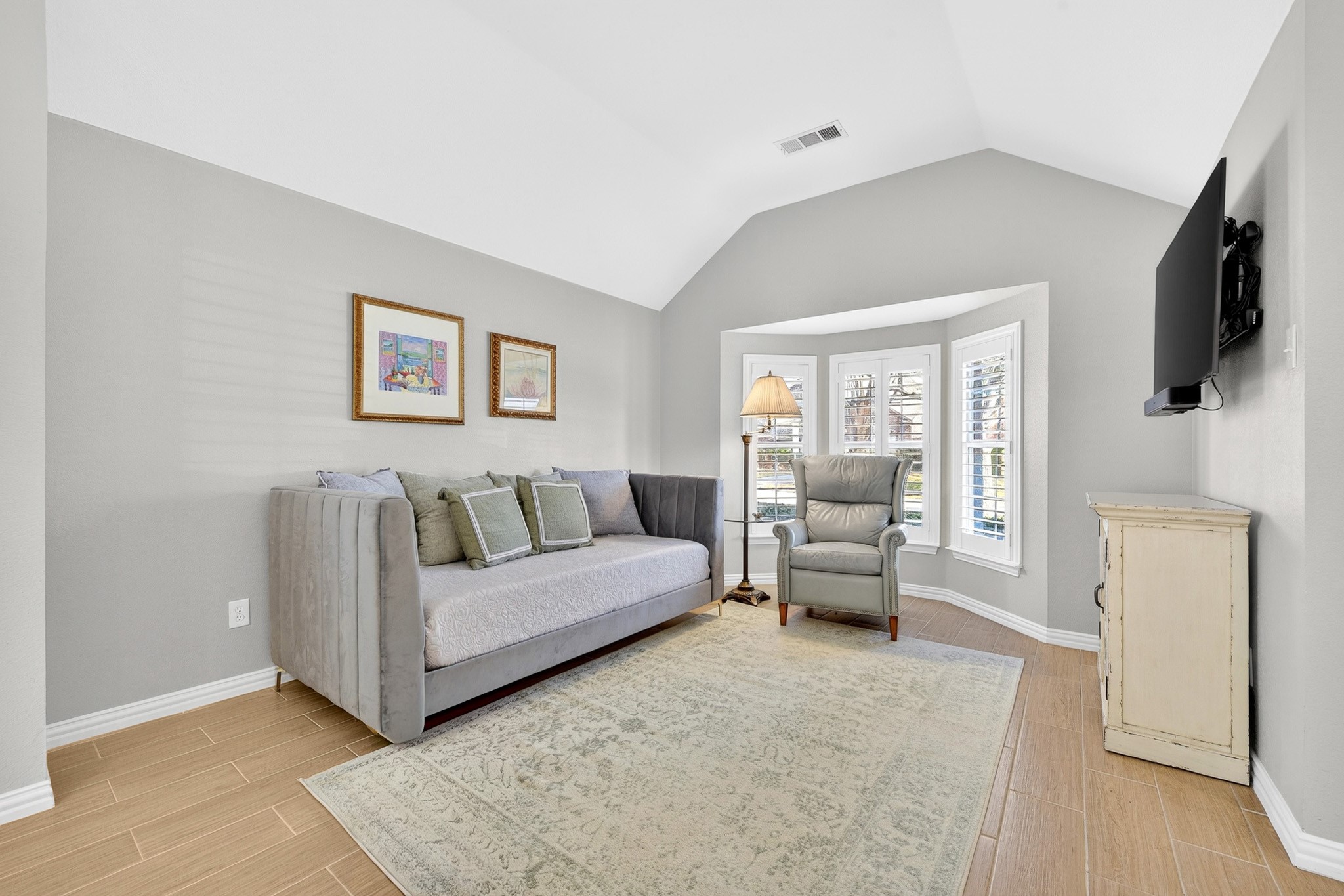 Property photo 04 of 4012 Kenwood Drive, Flower Mound, TX 75022 | MLS #21160548