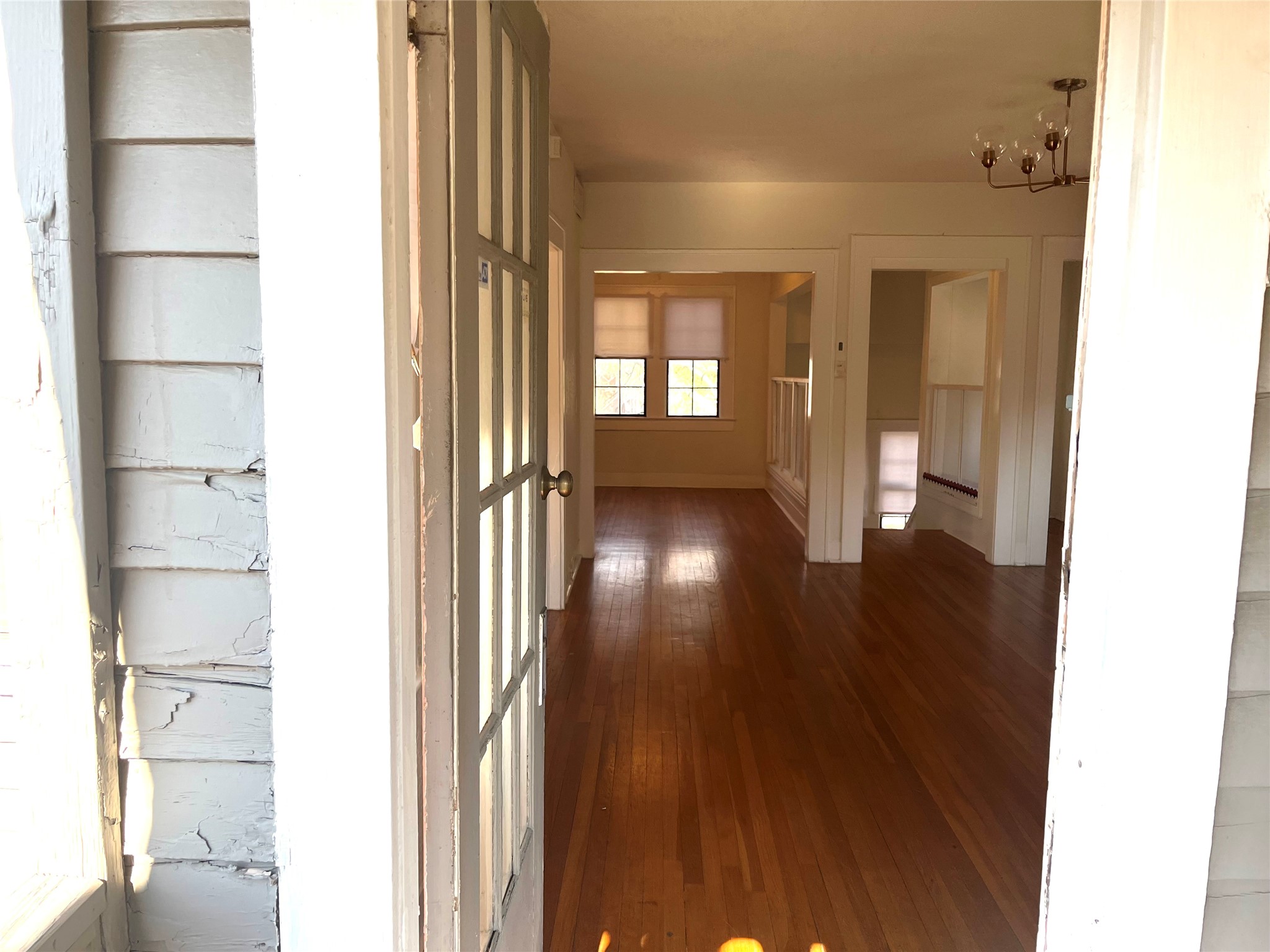 Property photo 02 of 4039 Roswell Street, Dallas, TX 75219 | MLS #21160693