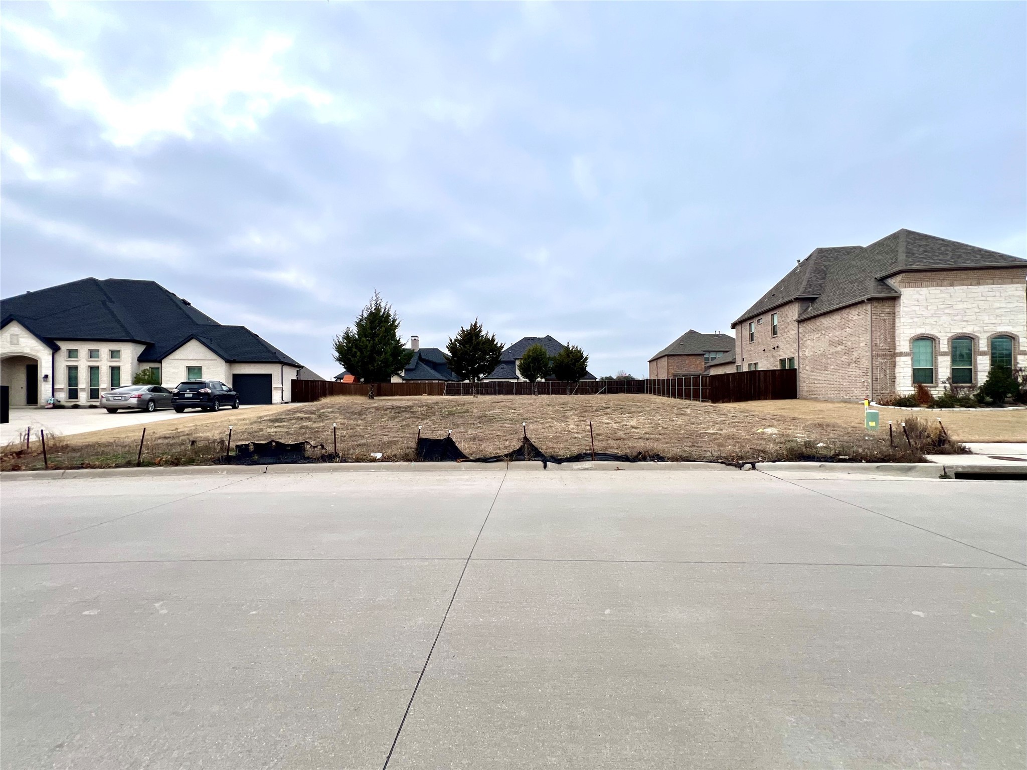 Property photo 02 of 6913 Ermine Circle, Sachse, TX 75048 | MLS #21160818