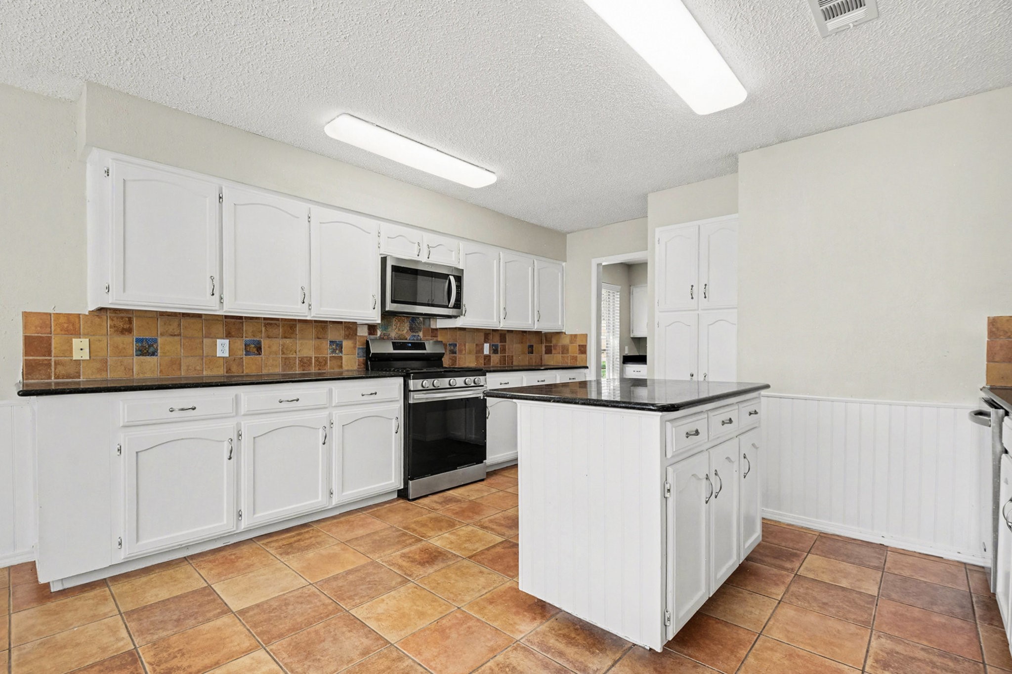 2109 Oakmeadow Street, Bedford, TX, 76021