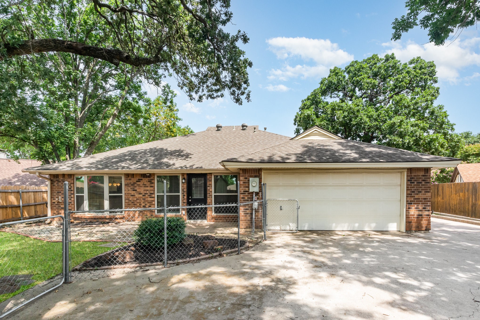 2109 Oakmeadow Street, Bedford, TX, 76021