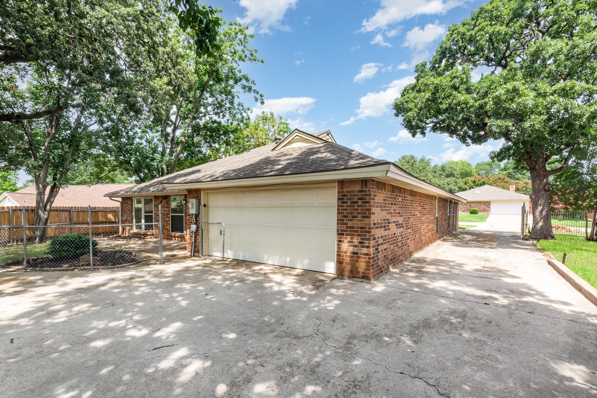 2109 Oakmeadow Street, Bedford, TX, 76021