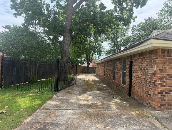 2109 Oakmeadow Street, Bedford, TX, 76021