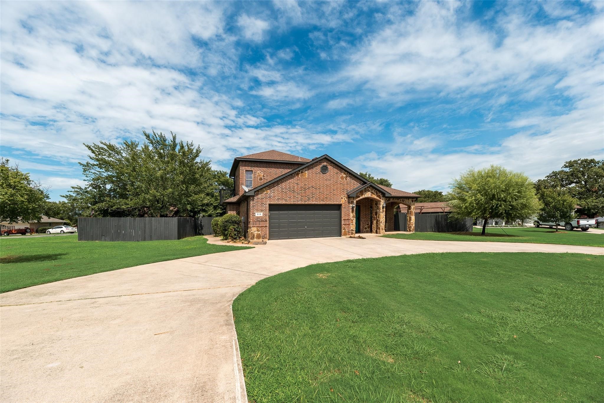 Property photo 01 of 315 Navajo Trail Lake, Kiowa, TX 76240 | MLS #21163304