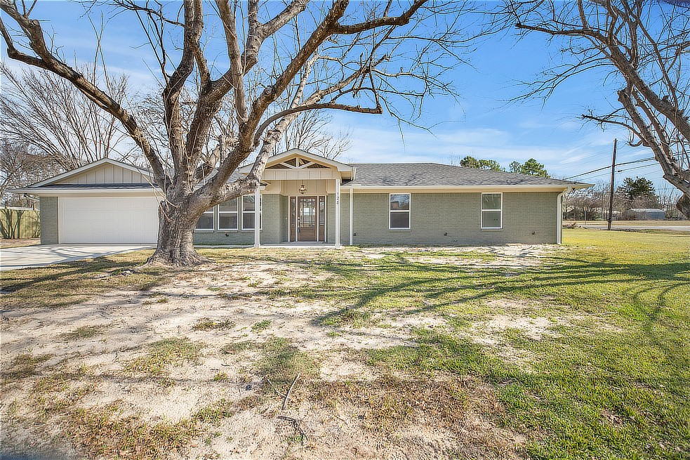 Property photo 01 of 128 N Osborn Street, Alba, TX 75410 | MLS #21163852