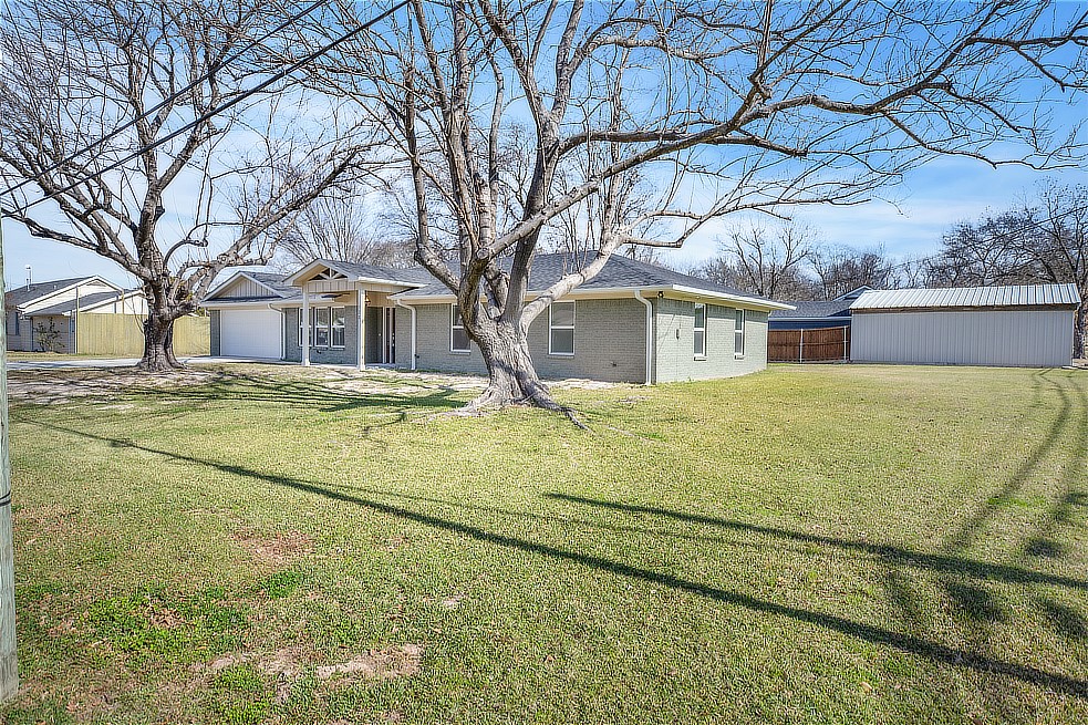 Property photo 02 of 128 N Osborn Street, Alba, TX 75410 | MLS #21163852