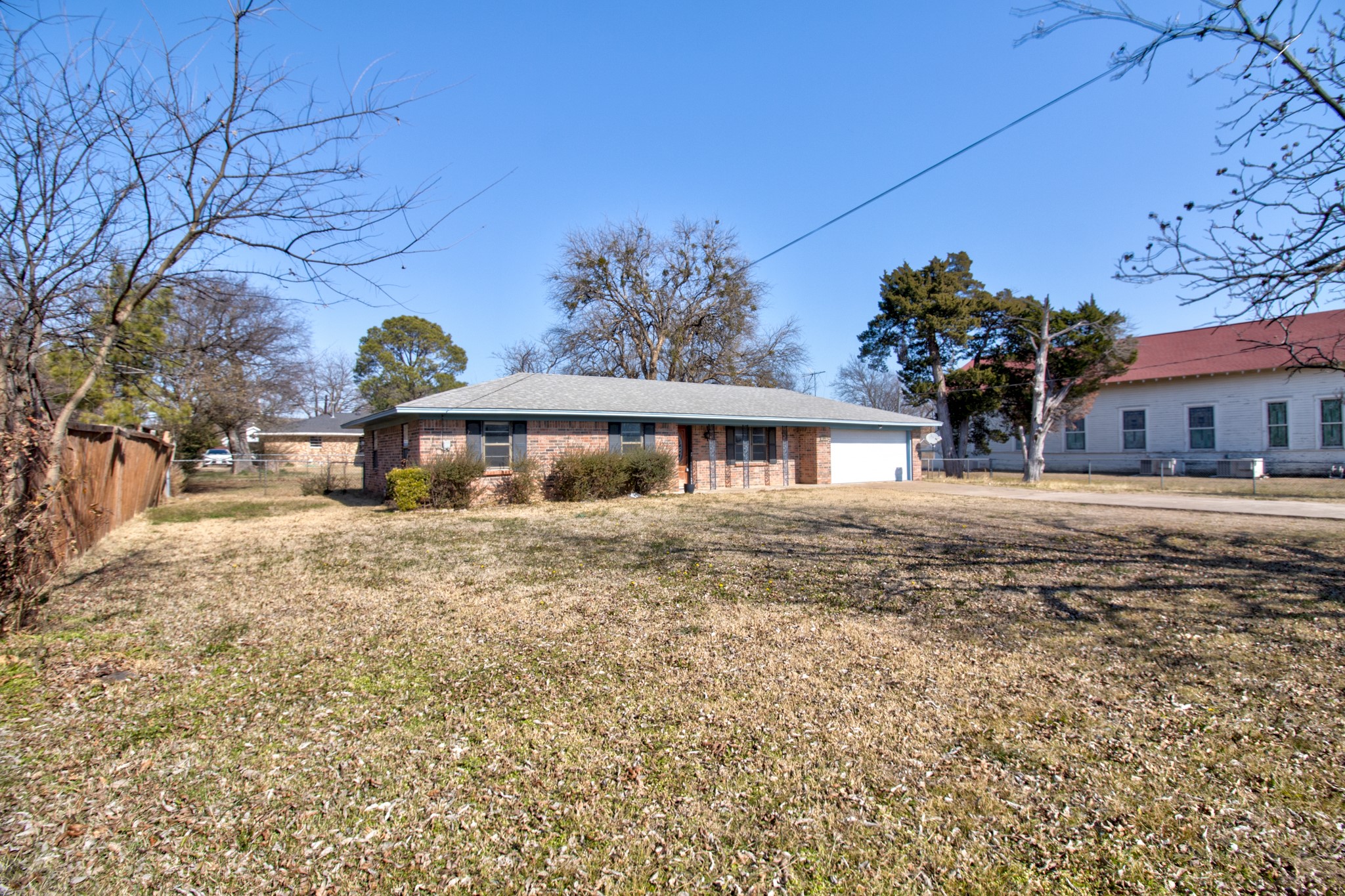 Property photo 01 of 305 Gene Autry Drive, Tioga, TX 76271 | MLS #21166557