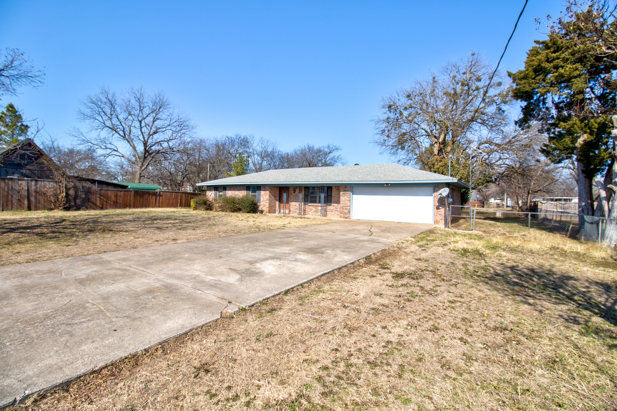 Property photo 03 of 305 Gene Autry Drive, Tioga, TX 76271 | MLS #21166557