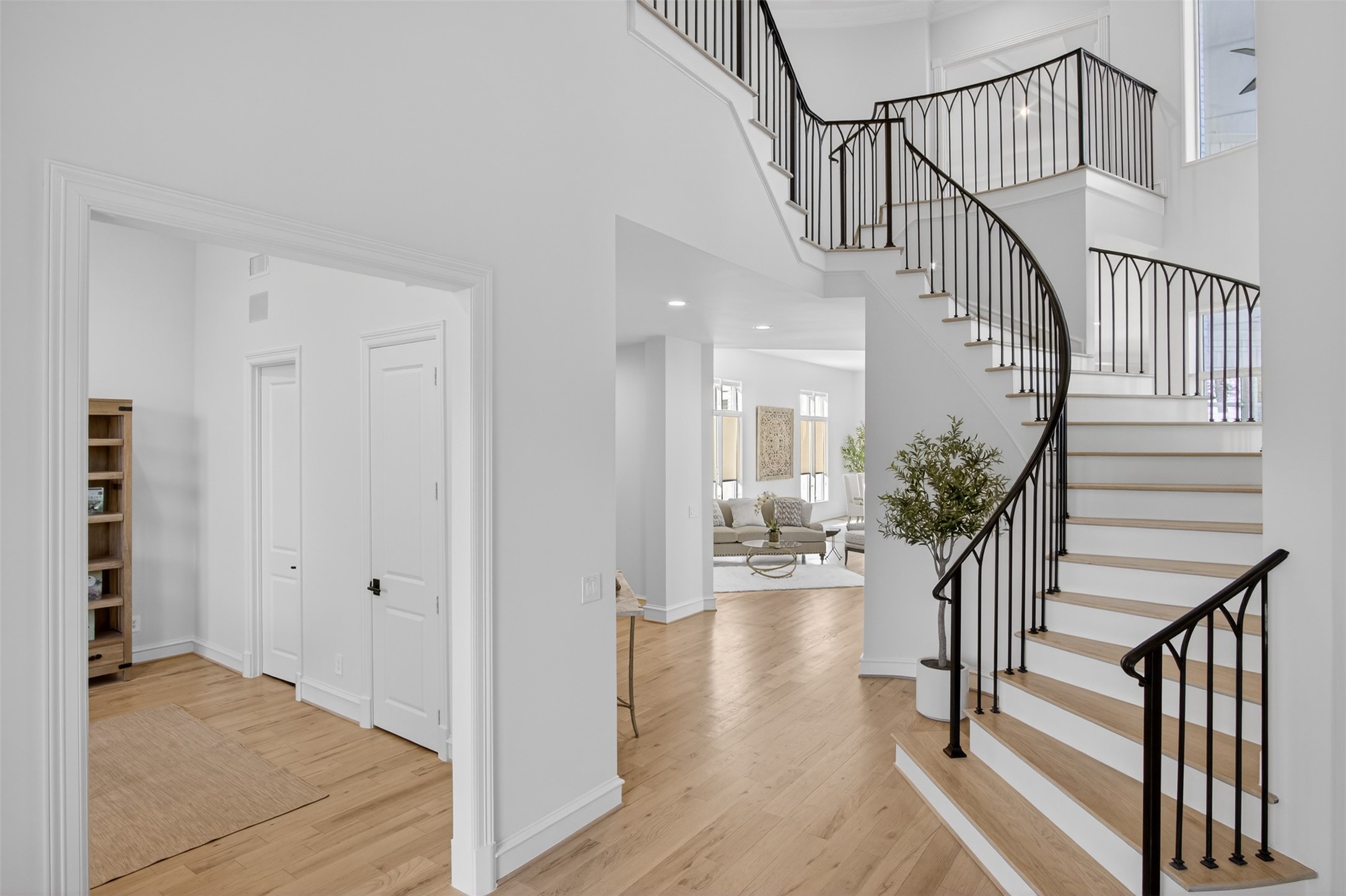 6011 Lakehurst Avenue, Dallas, TX, 75230