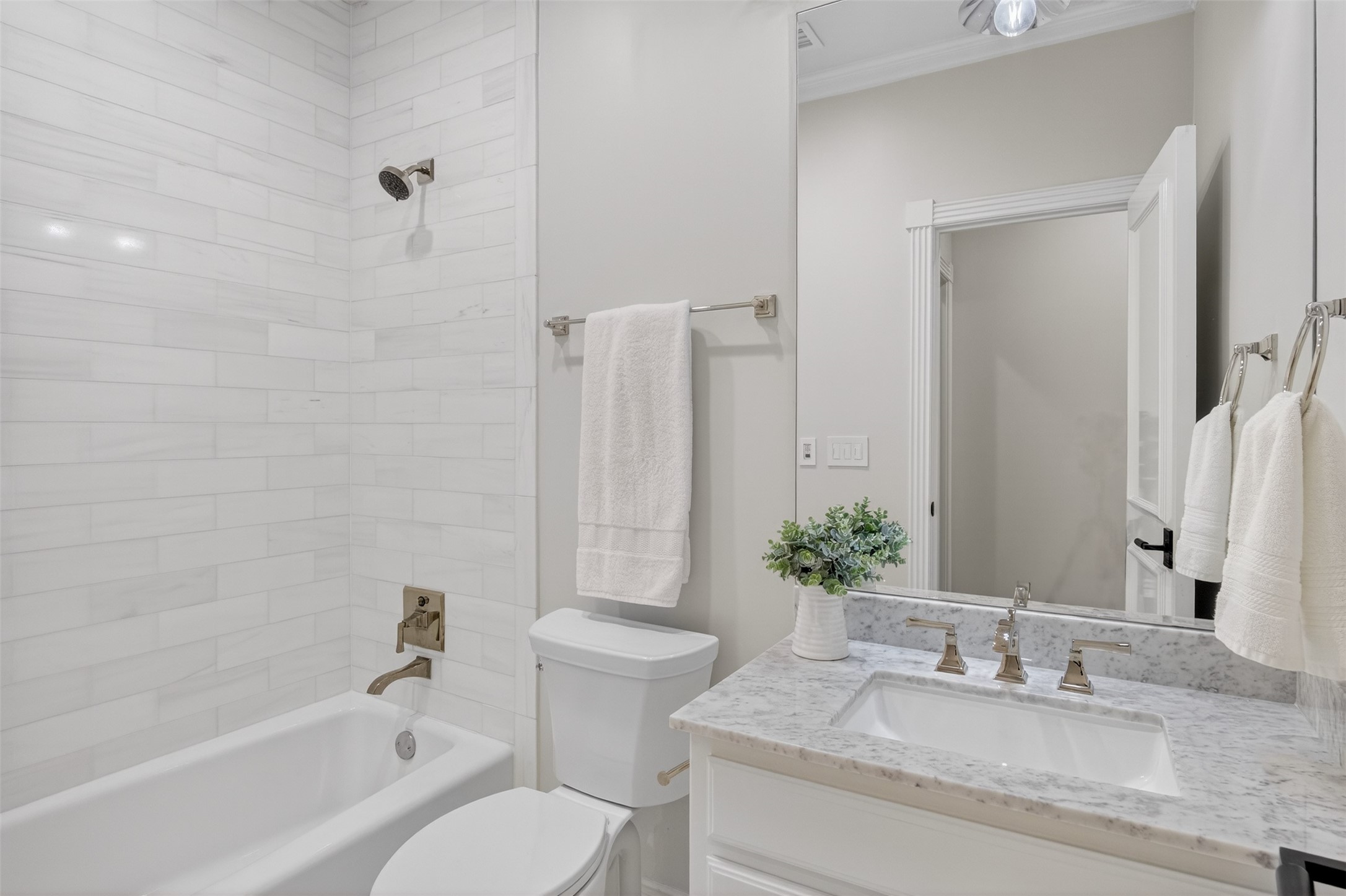 6011 Lakehurst Avenue, Dallas, TX, 75230