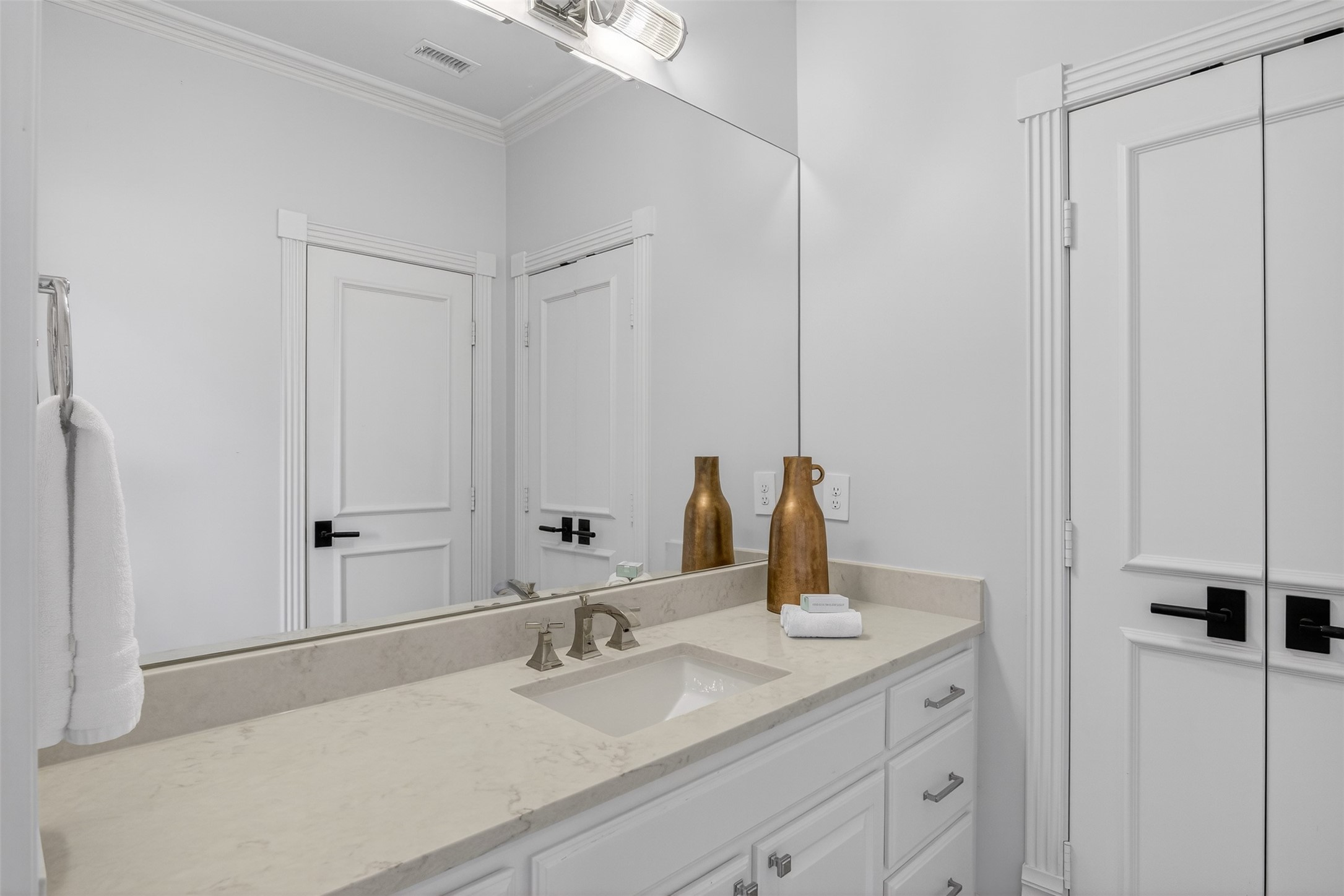 6011 Lakehurst Avenue, Dallas, TX, 75230