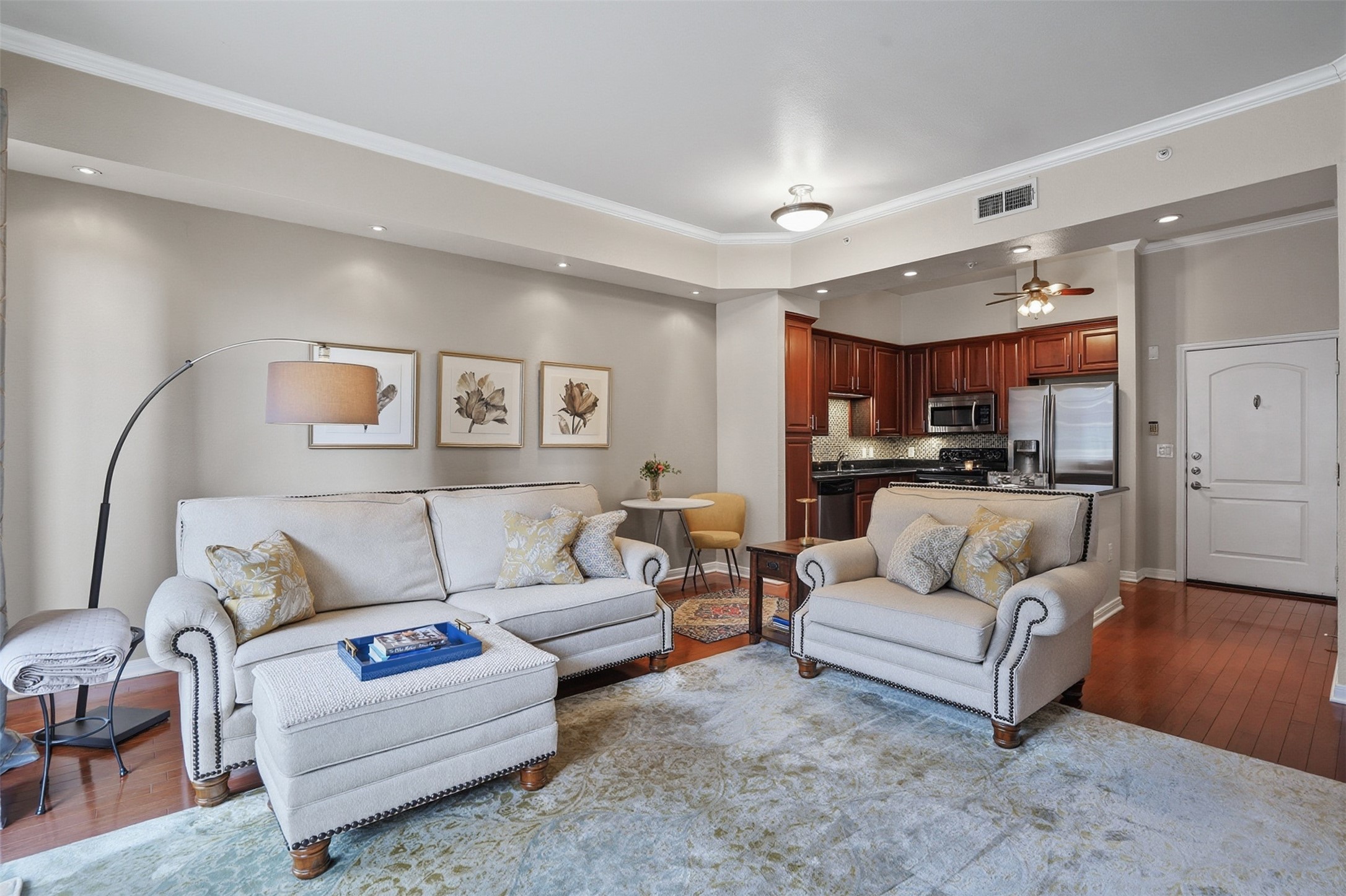 Property photo 03 of 3225 Turtle Creek Boulevard UNIT 318, Dallas, TX 75219 | MLS #21167949
