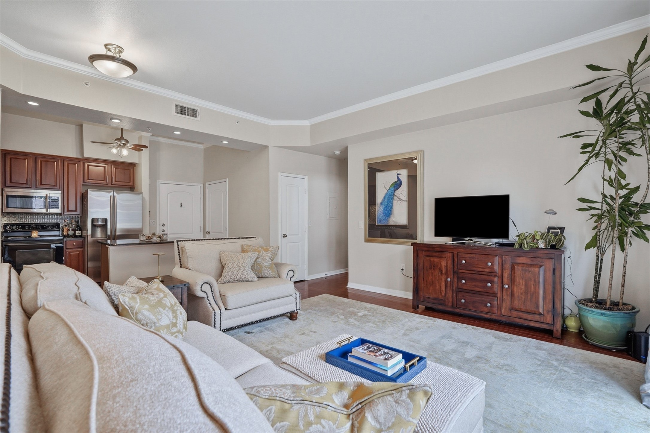 Property photo 04 of 3225 Turtle Creek Boulevard UNIT 318, Dallas, TX 75219 | MLS #21167949