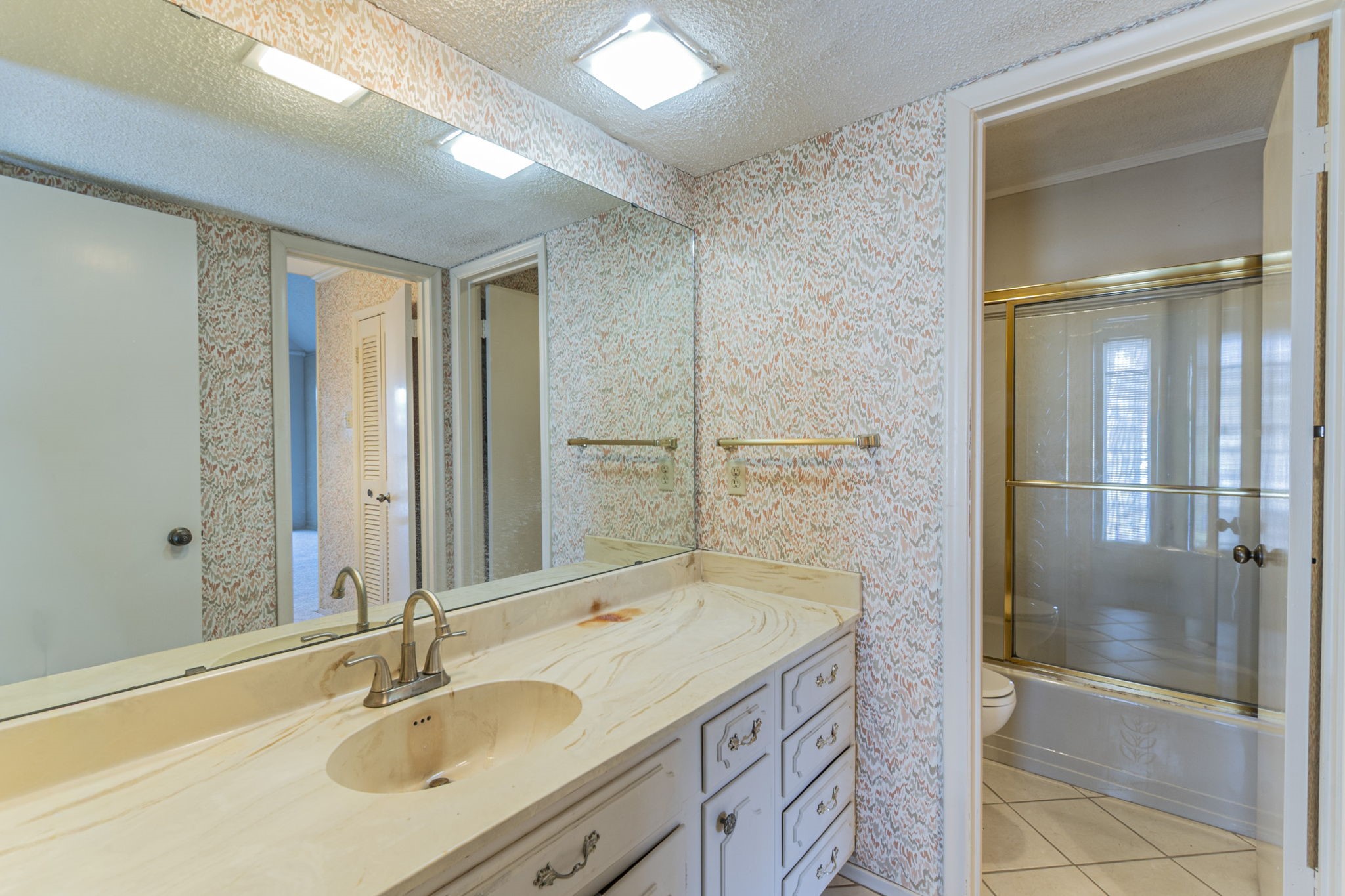 408 Hollyhill Lane, Denton, TX, 76205