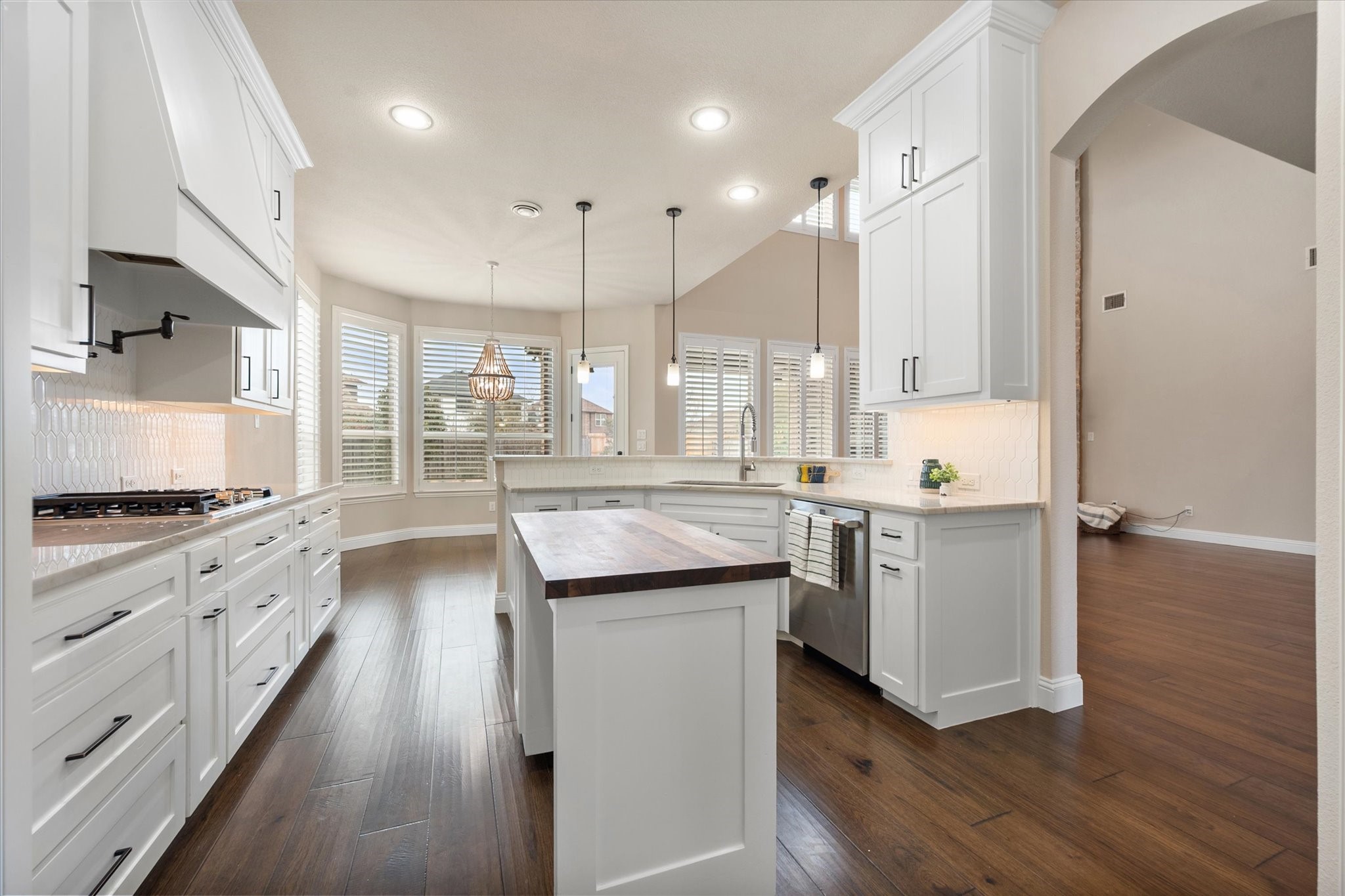 925 Sandy Hill, Burleson, TX, 76028