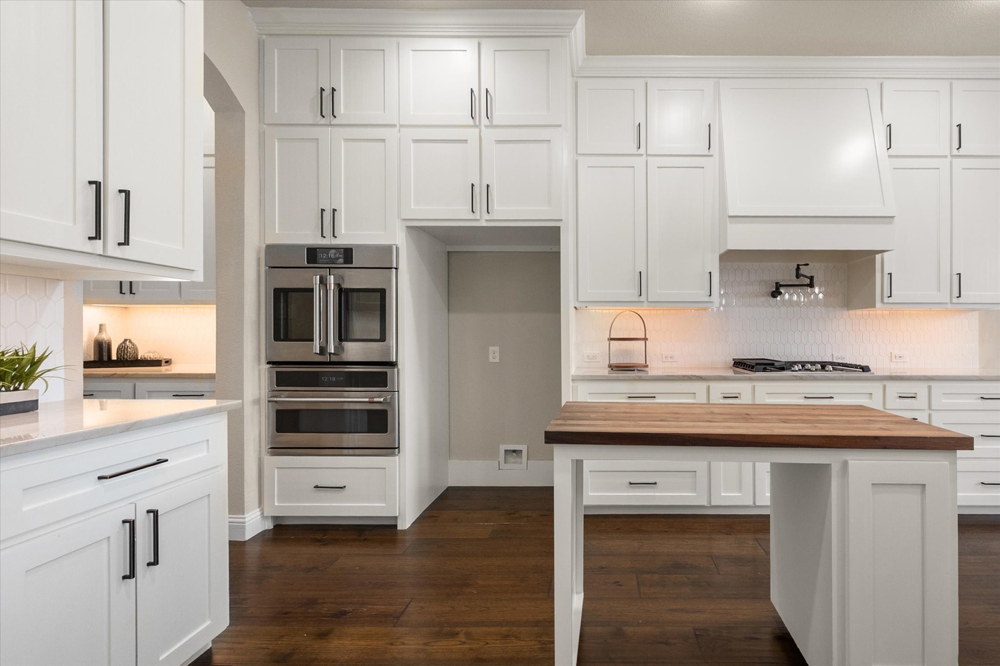 925 Sandy Hill, Burleson, TX, 76028