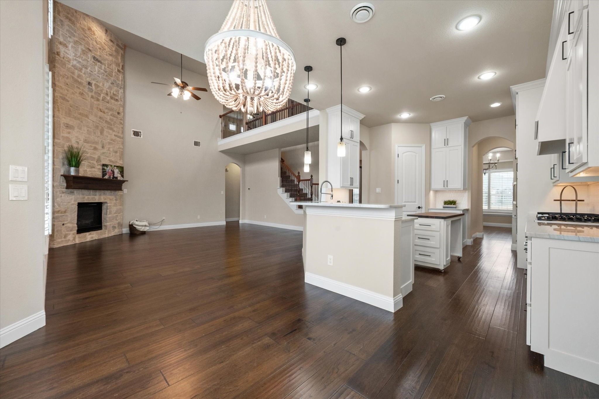 925 Sandy Hill, Burleson, TX, 76028