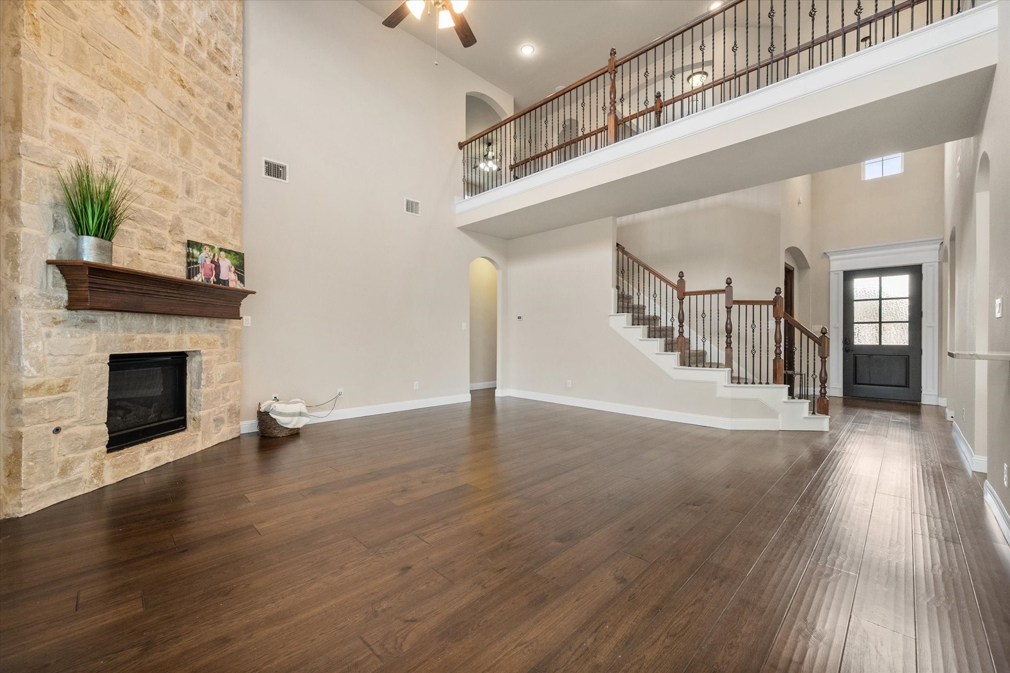 925 Sandy Hill, Burleson, TX, 76028