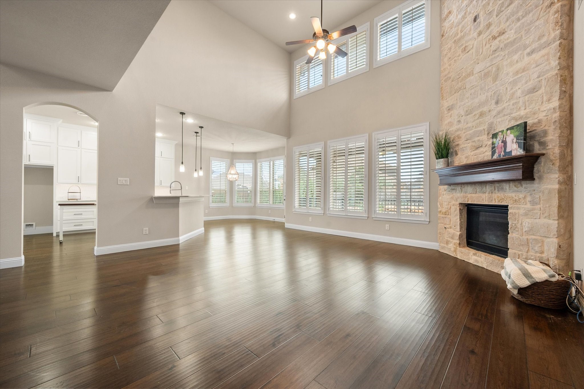 925 Sandy Hill, Burleson, TX, 76028