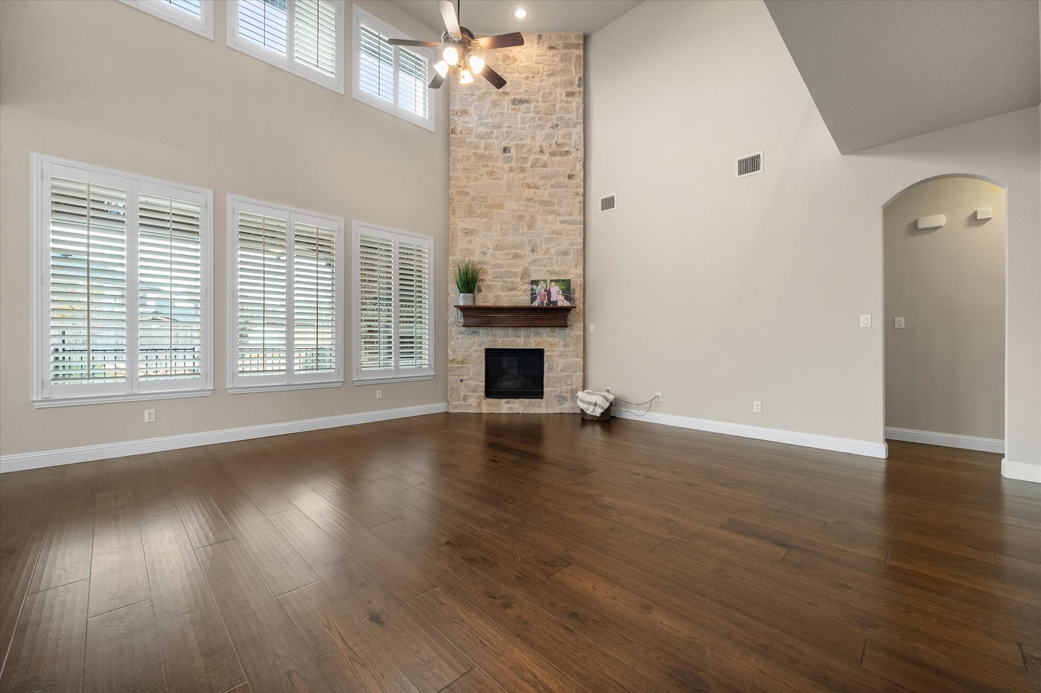 925 Sandy Hill, Burleson, TX, 76028