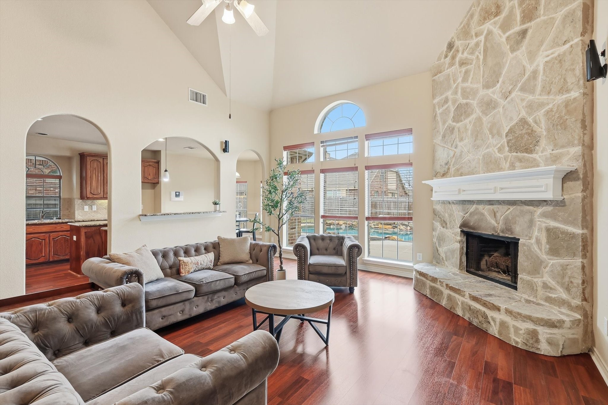 Property photo 03 of 5038 W Fall Drive, Midlothian, TX 76065 | MLS #21170747