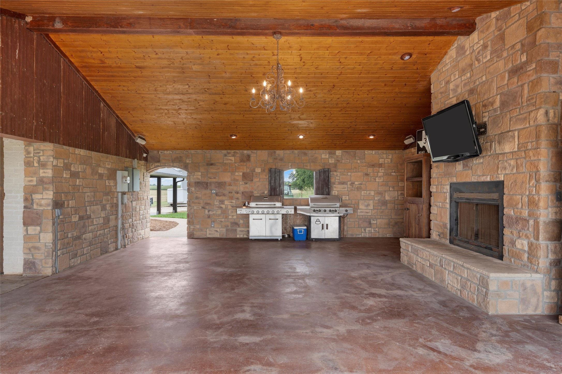 3057 Holy Road, Abbott, TX, 76621
