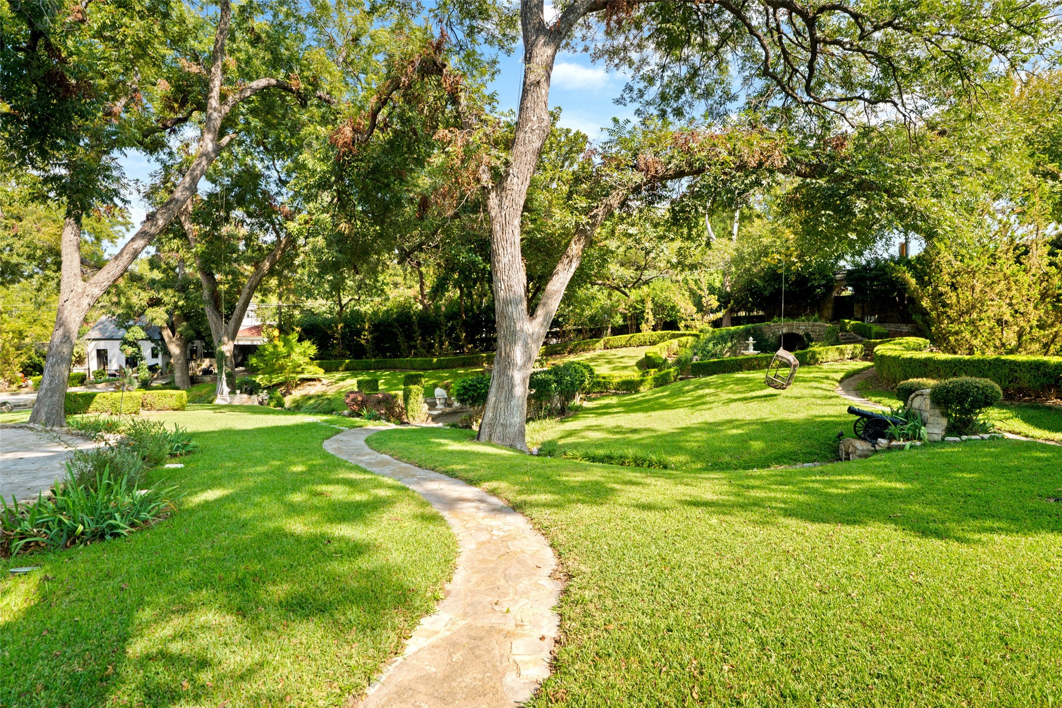 6941 Gaston Avenue, Dallas, TX, 75214