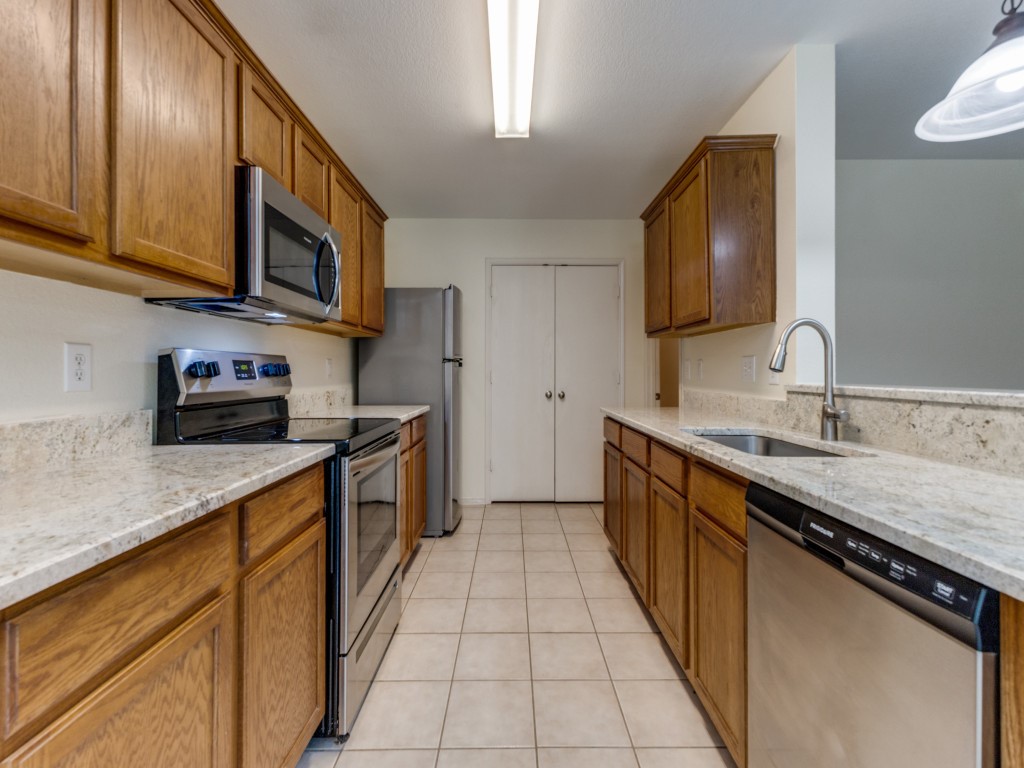 Property photo 04 of 2056 Riverbirch Lane, Rockwall, TX 75032 | MLS #21174204