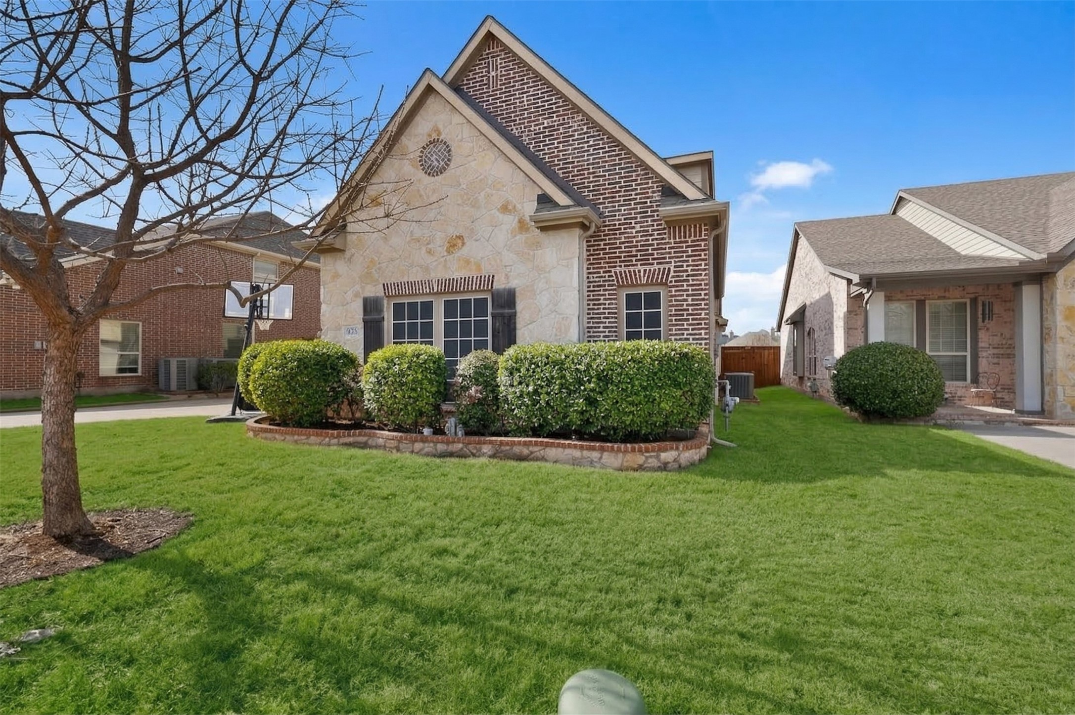 Property photo 02 of 7625 Ridgedale Court, Sachse, TX 75048 | MLS #21174253