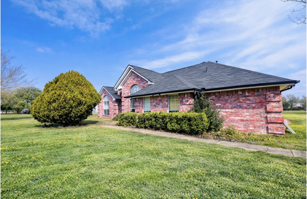 Property photo 01 of 990 Treehouse Lane Red, Oak, TX 75154 | MLS #21175188