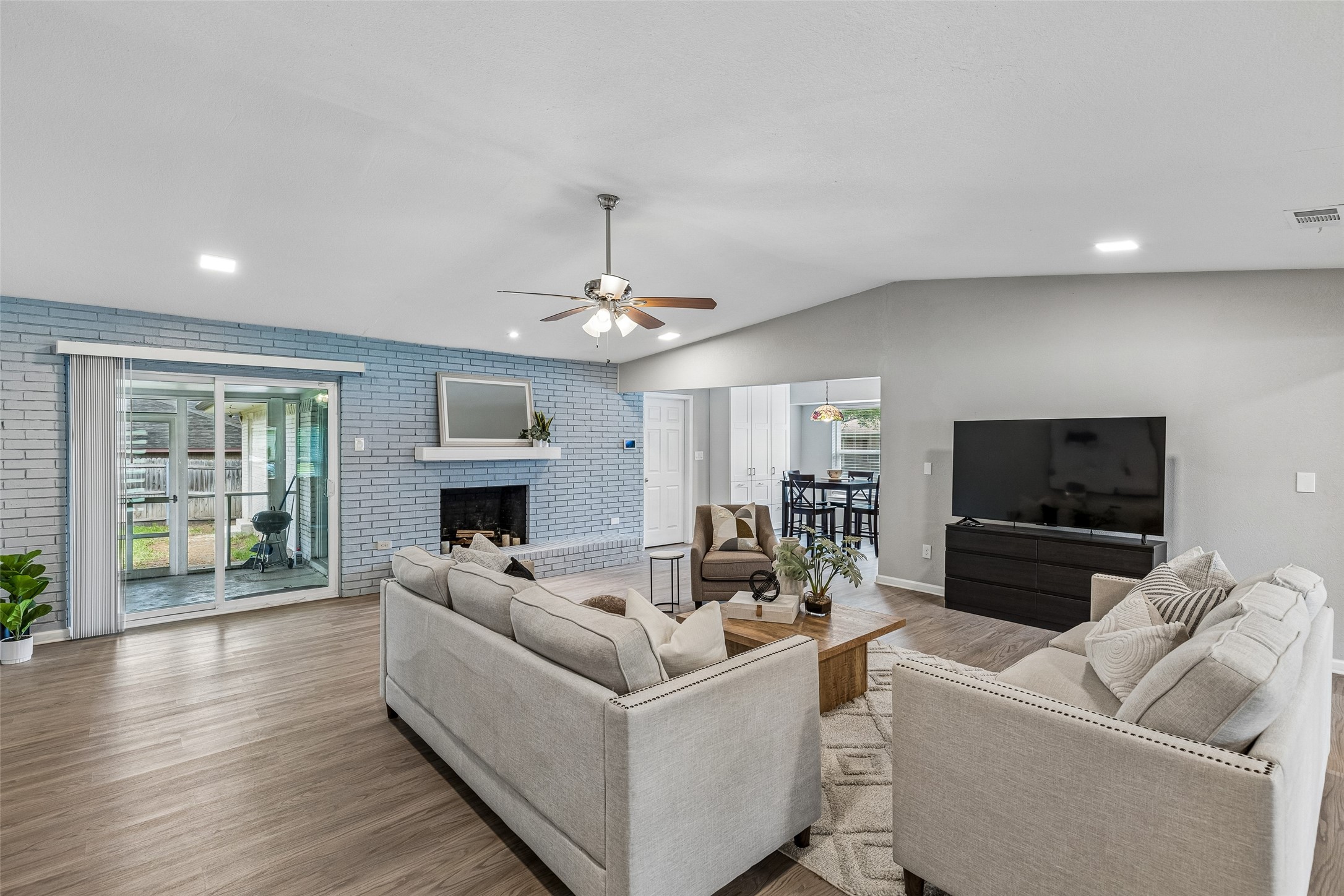 605 Meadow Heath Circle, Dallas, TX, 75232
