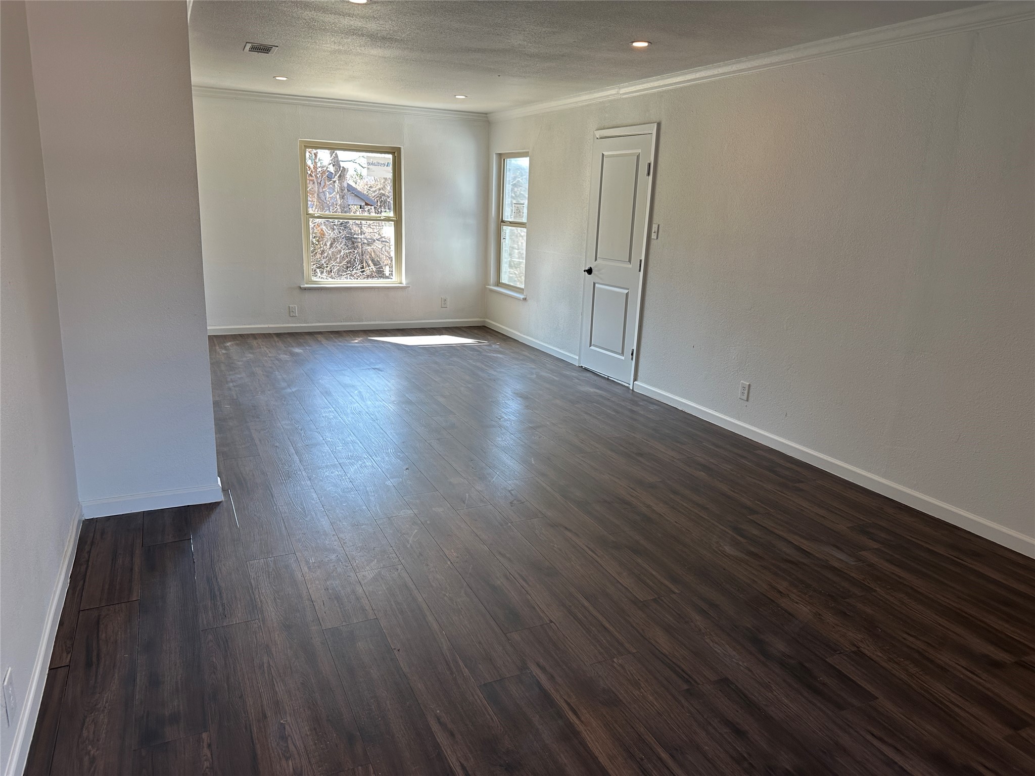 Property photo 02 of 917 NW 8th Street Grand, Prairie, TX 75050 | MLS #21176703