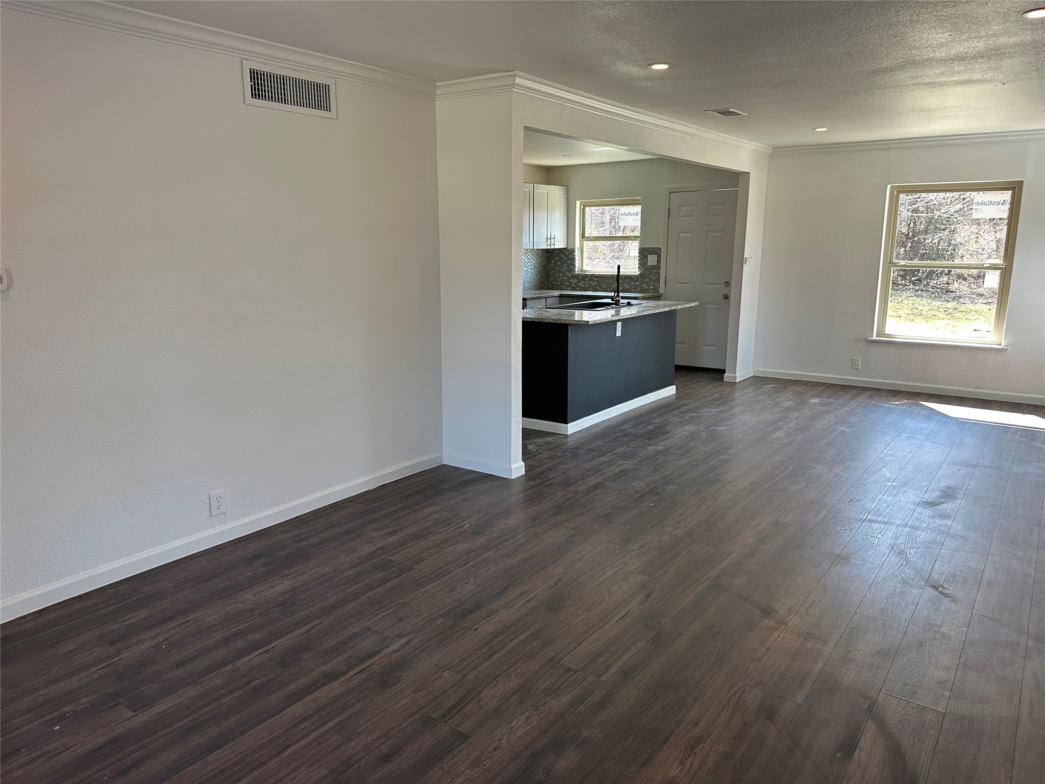 Property photo 03 of 917 NW 8th Street Grand, Prairie, TX 75050 | MLS #21176703
