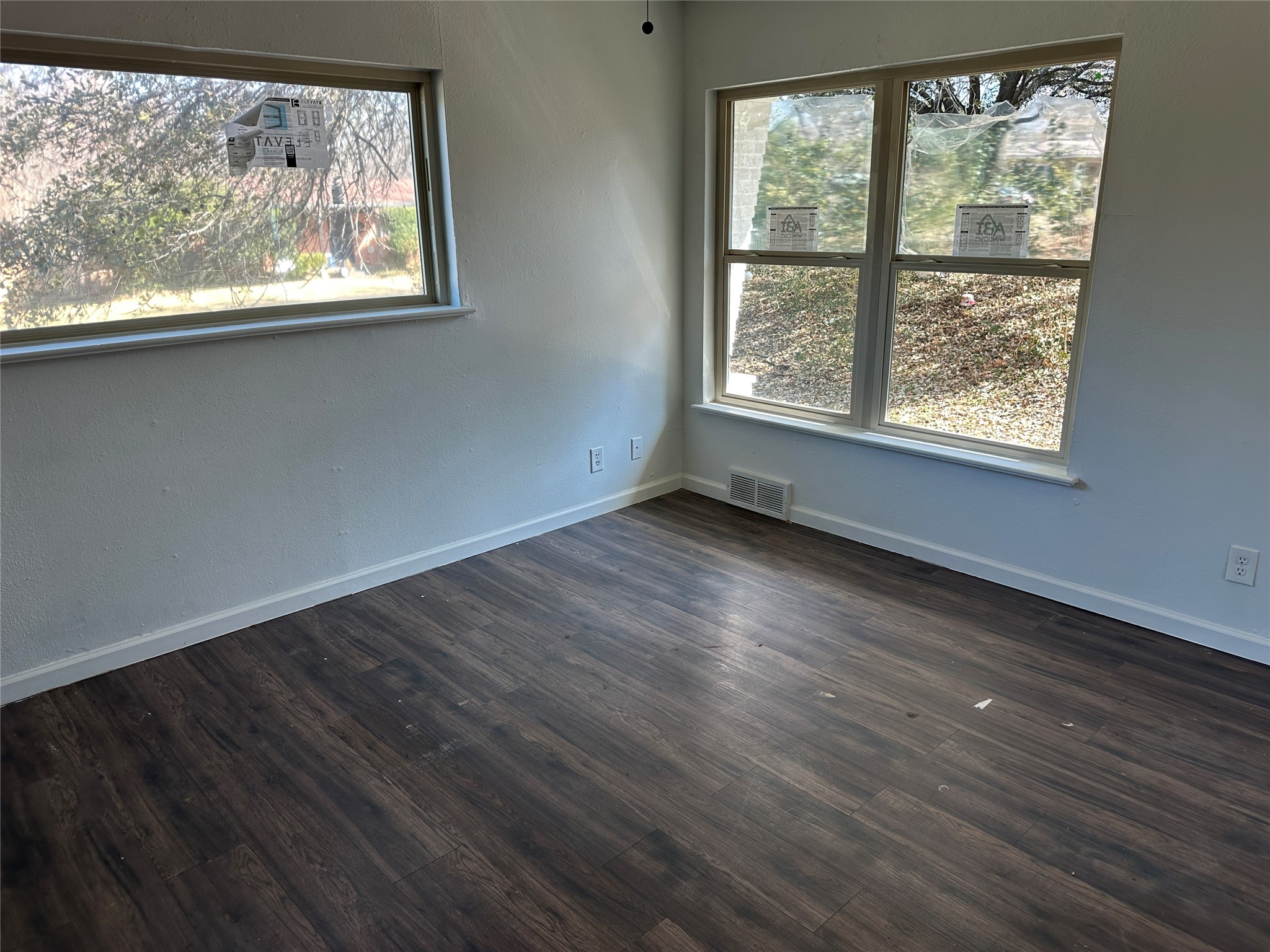 Property photo 04 of 917 NW 8th Street Grand, Prairie, TX 75050 | MLS #21176703