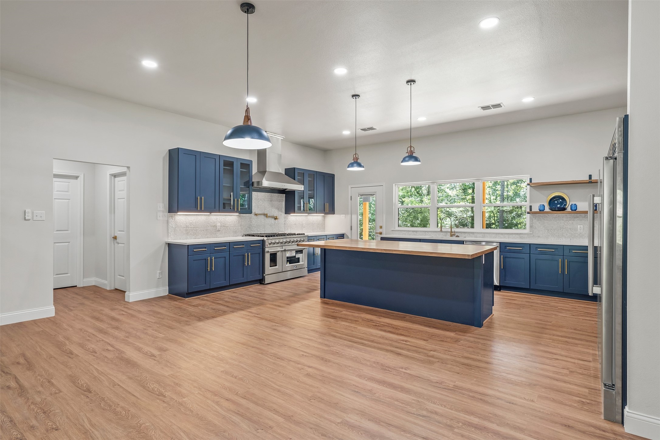 2133 E Holly Trail, Holly Lake Ranch, TX, 75765