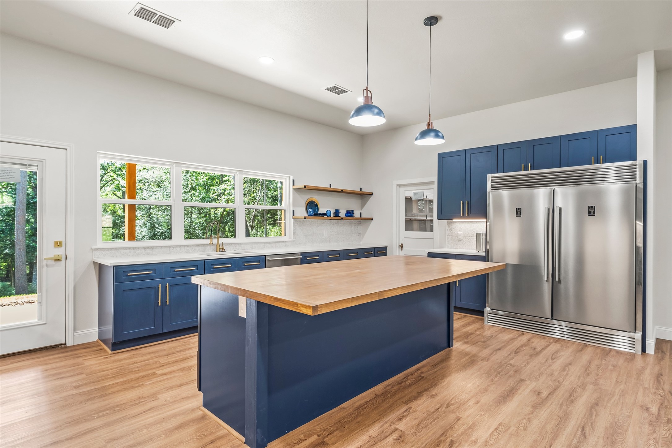 2133 E Holly Trail, Holly Lake Ranch, TX, 75765