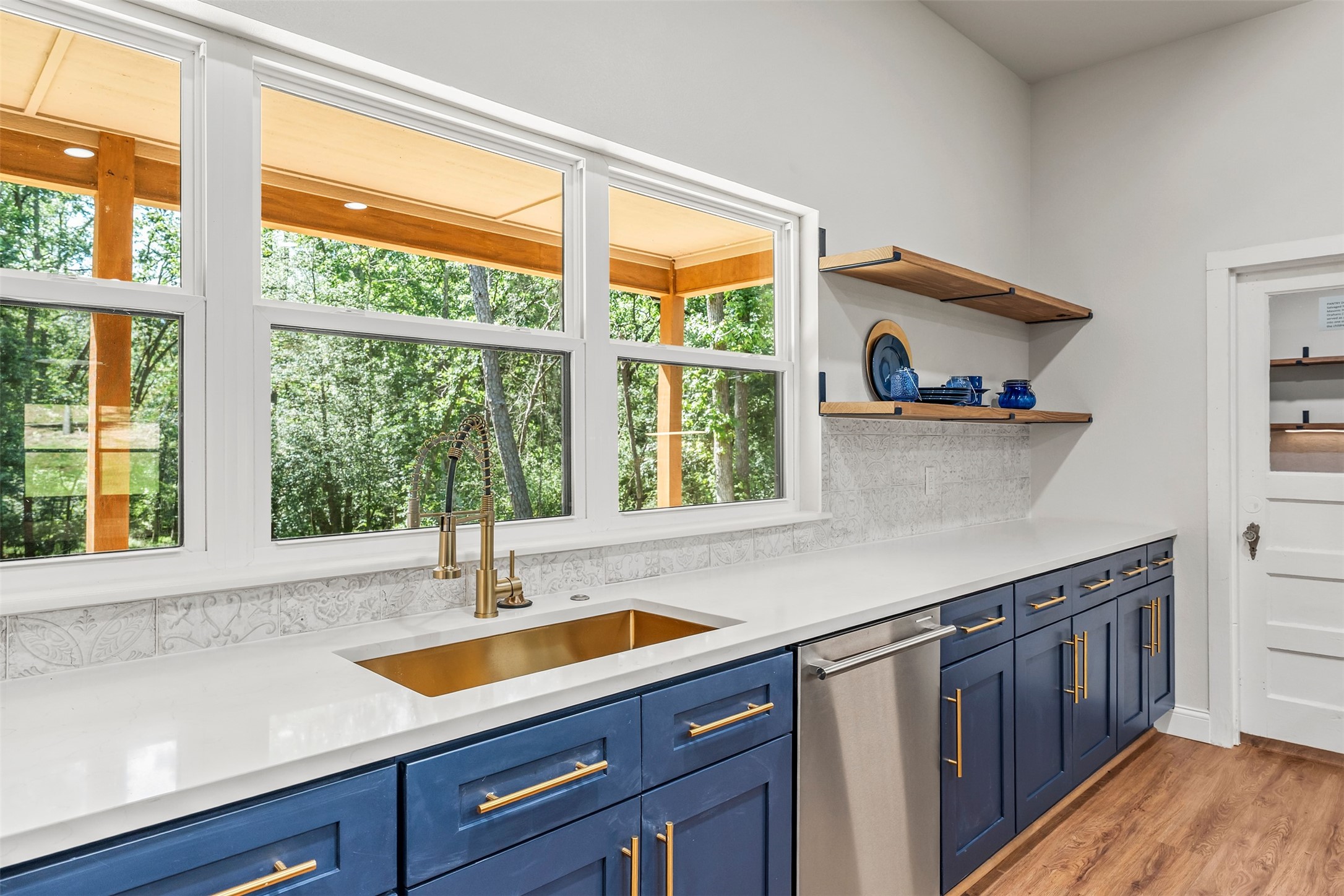 2133 E Holly Trail, Holly Lake Ranch, TX, 75765