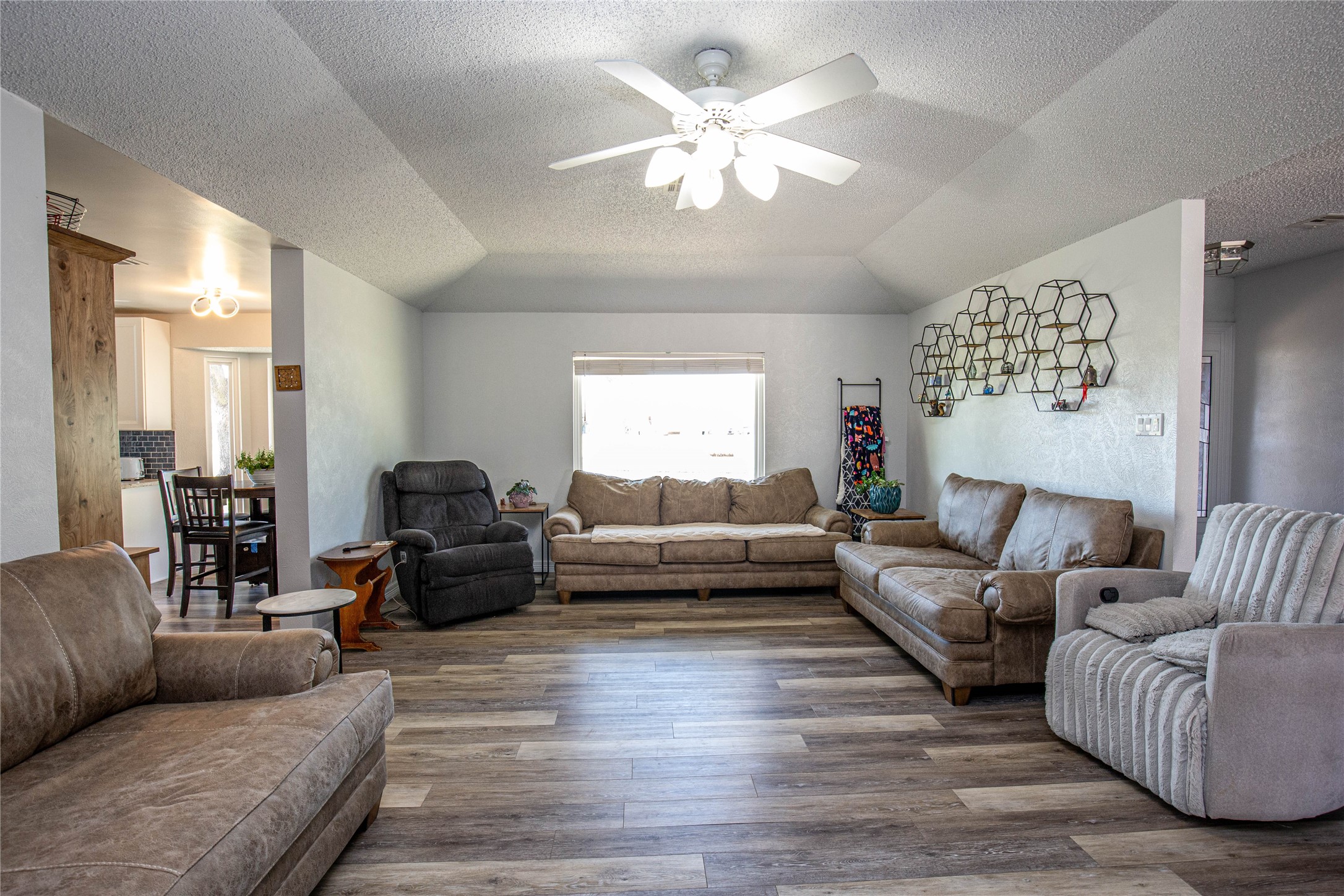 Property photo 03 of 735 Willow Grove Road, Woodway, TX 76712 | MLS #21177218