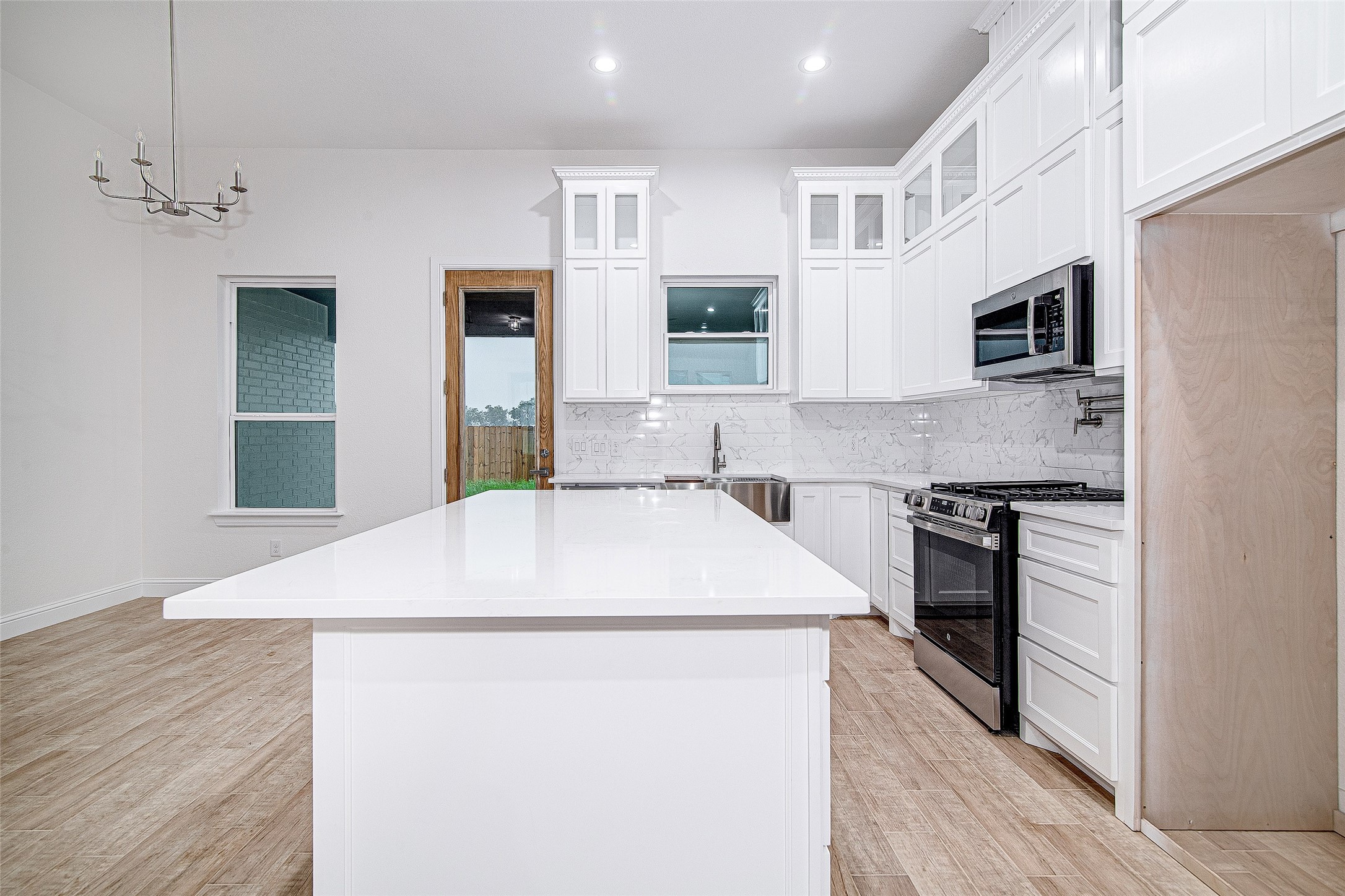 204 High Ridge Court, Godley, TX, 76044