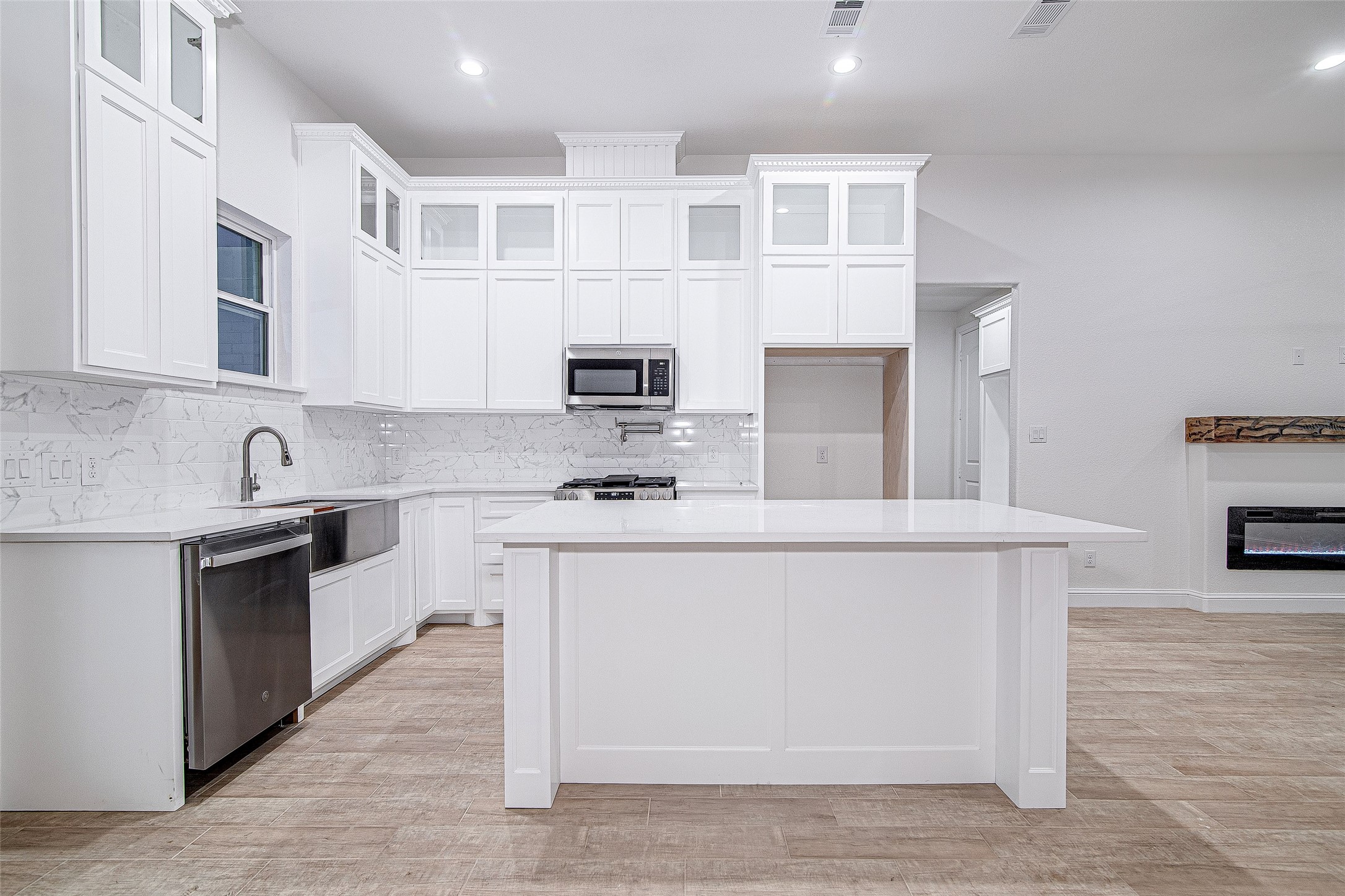 204 High Ridge Court, Godley, TX, 76044