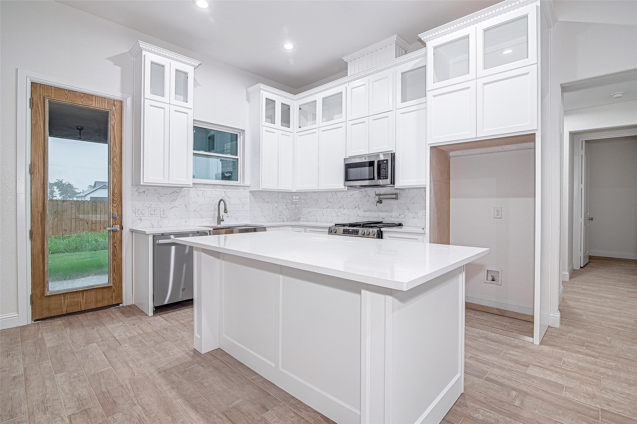 204 High Ridge Court, Godley, TX, 76044
