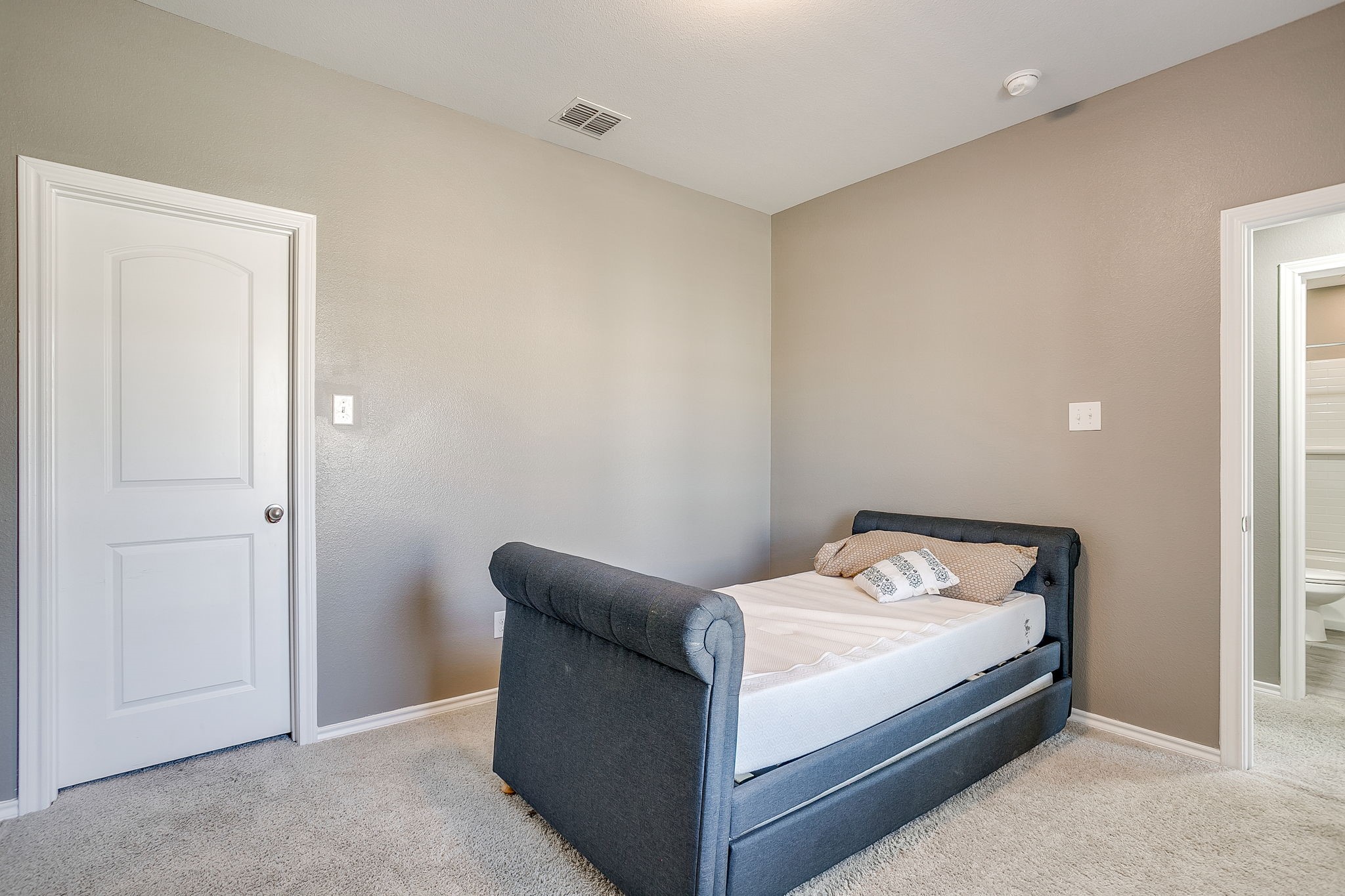 417 Milverton Drive, Fort Worth, TX, 76036