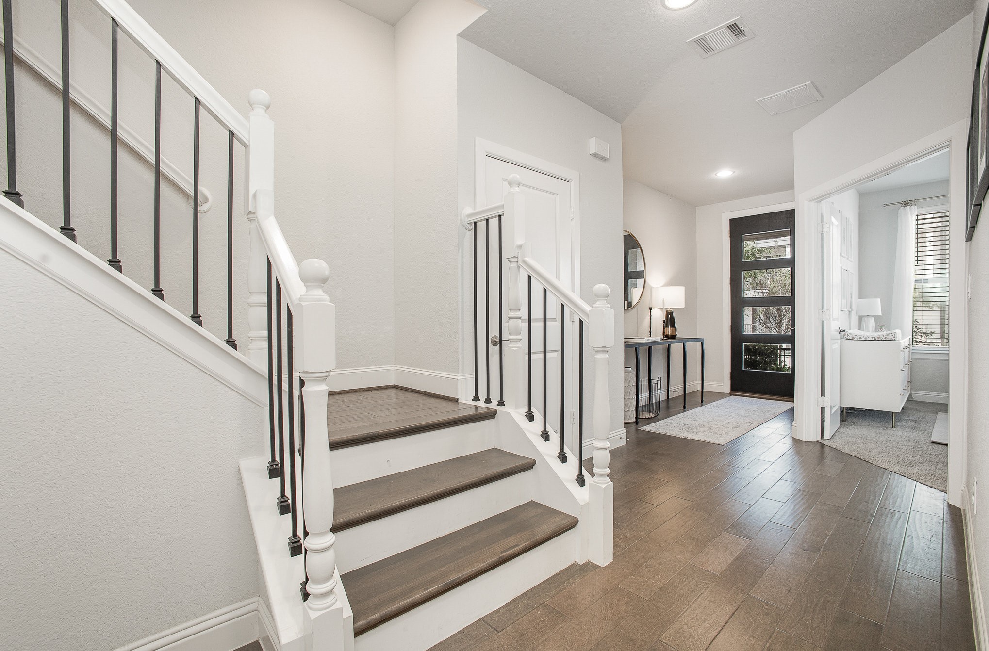 Property photo 01 of 1117 Tea Olive Lane, Dallas, TX 75212 | MLS #21177804