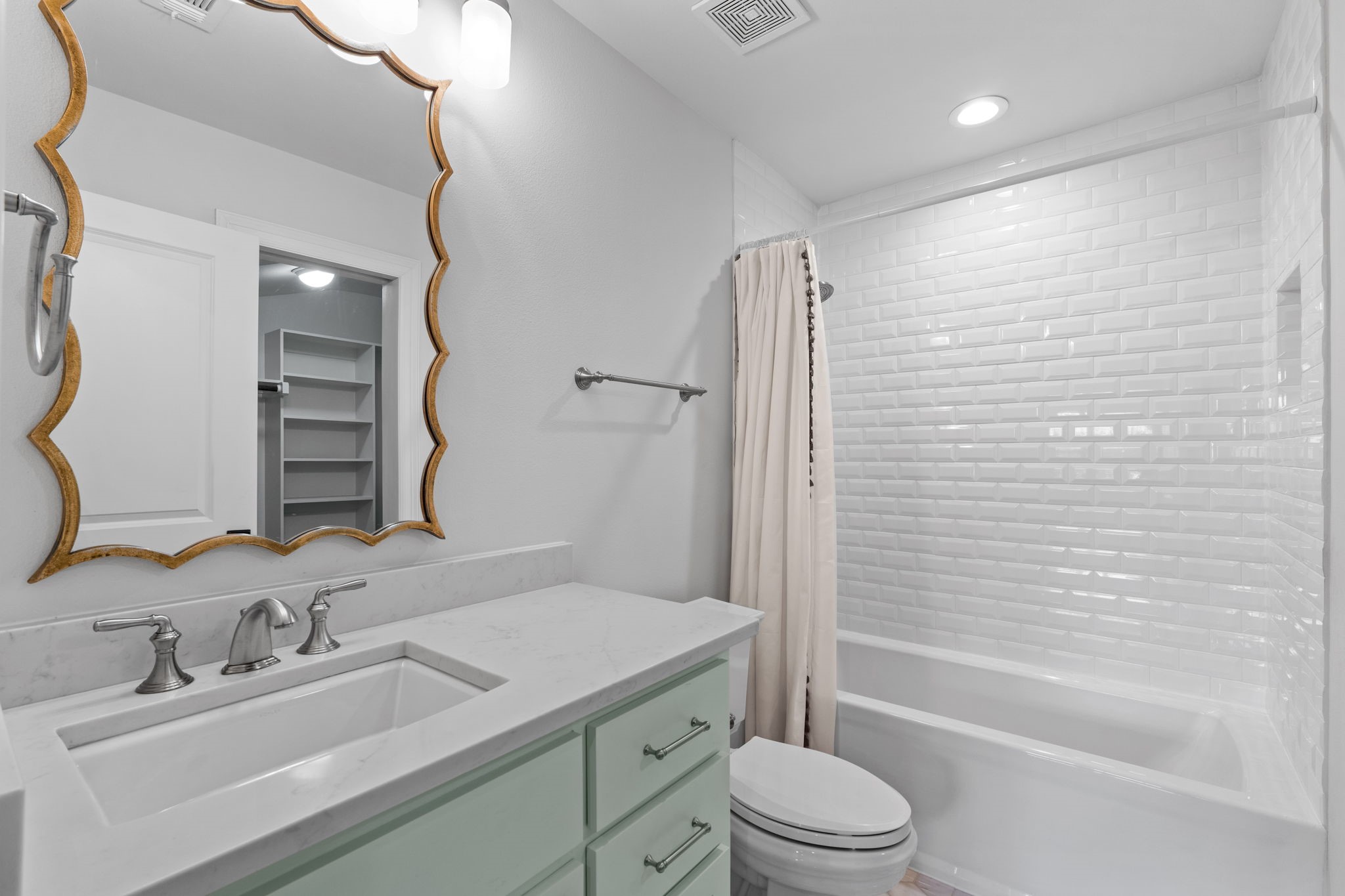 7137 Meadow Lake Avenue, Dallas, TX, 75214