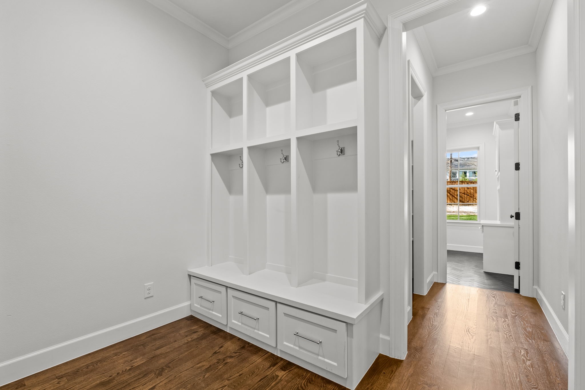 7137 Meadow Lake Avenue, Dallas, TX, 75214
