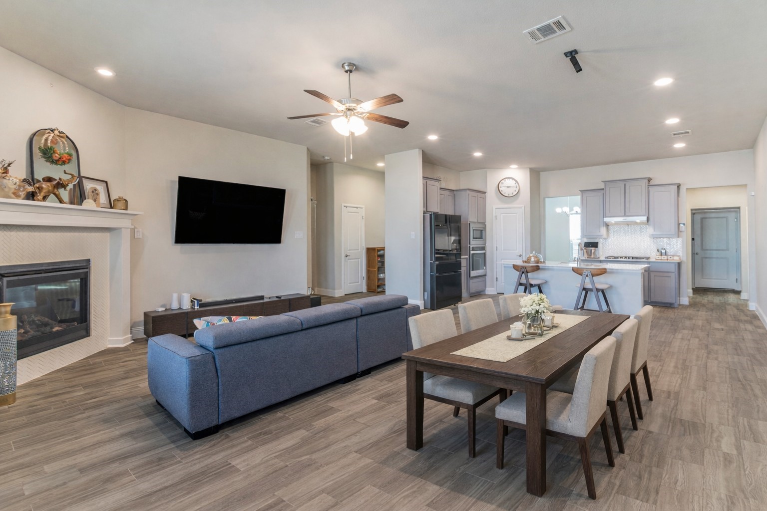 Property photo 02 of 10638 Cherry Tree Way Grand, Prairie, TX 76065 | MLS #21180206