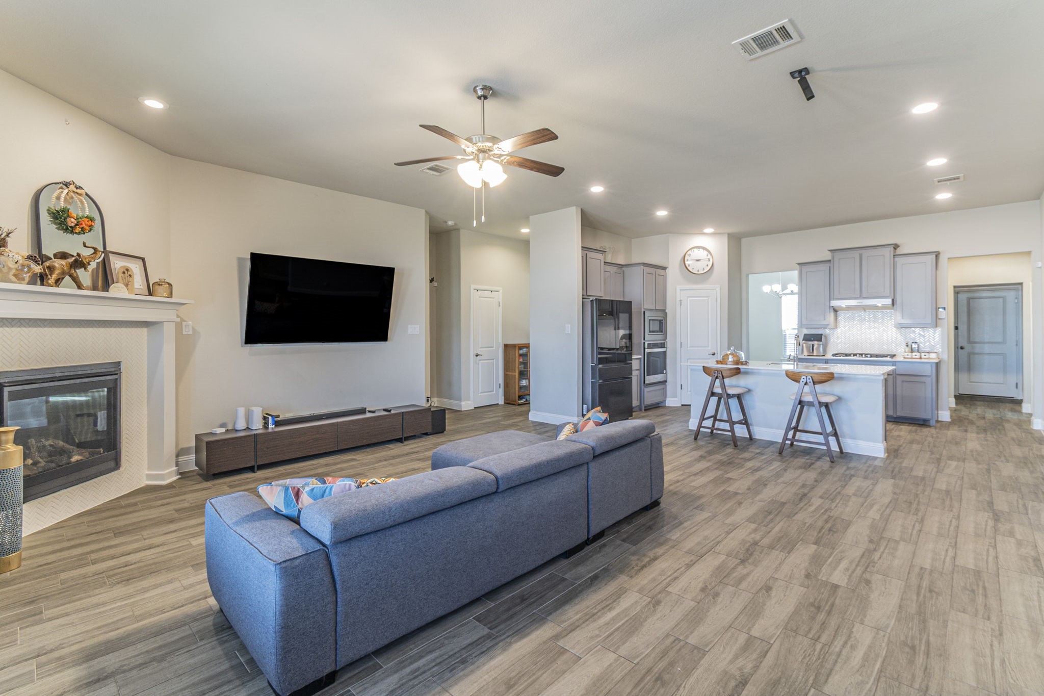 Property photo 03 of 10638 Cherry Tree Way Grand, Prairie, TX 76065 | MLS #21180206