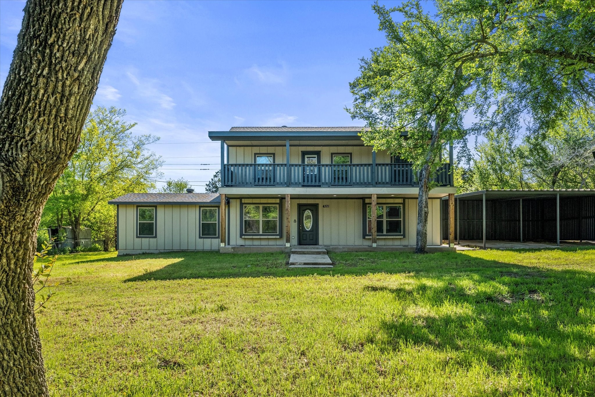 Property photo 02 of 4321 Green Oak Drive, Granbury, TX 76048 | MLS #21180325
